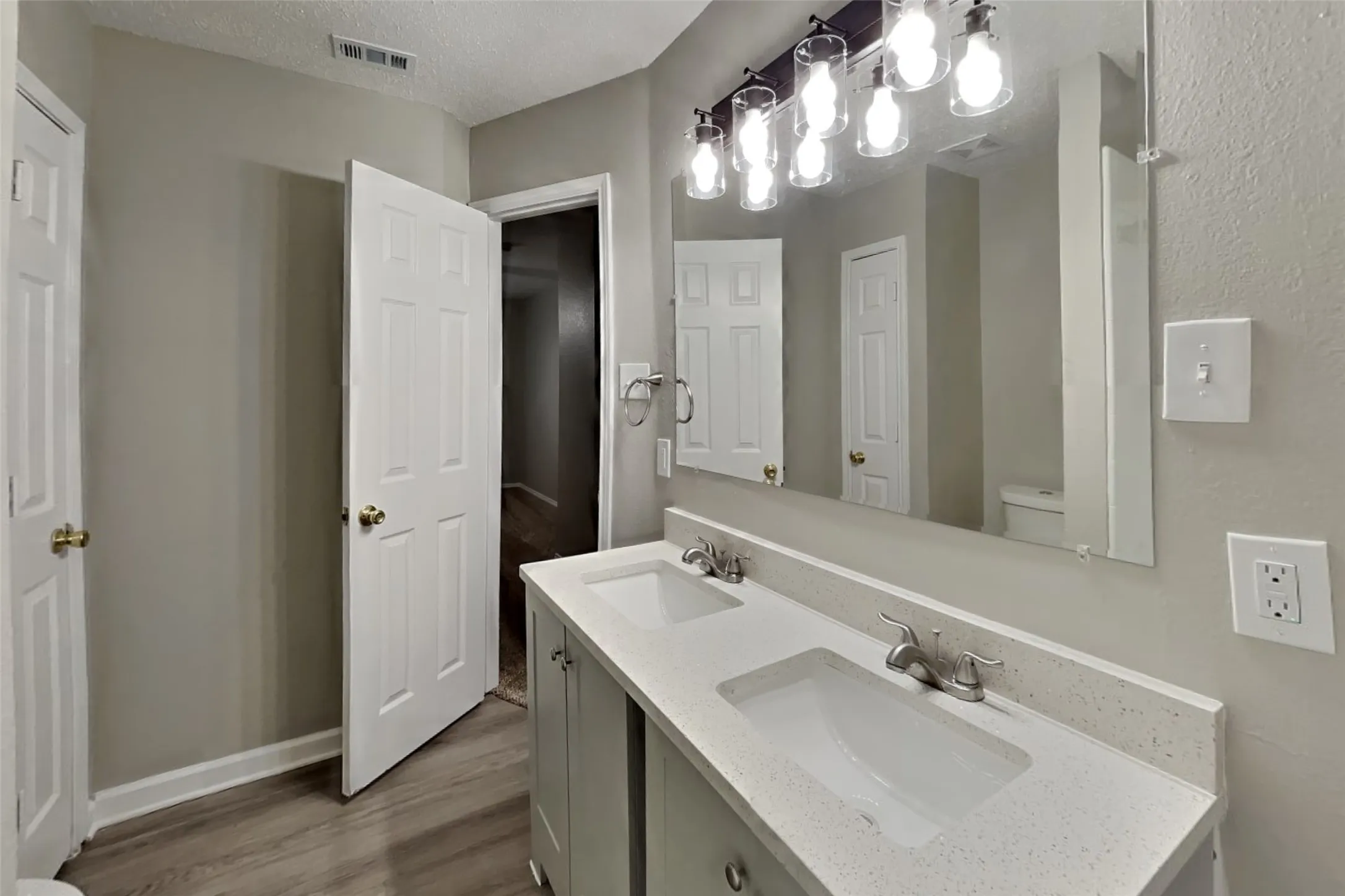 Single Family Residence For Rent in Tarrant County , 210 Carlsbad Drive, Mansfield, Texas 76063, 5 Bedroom, 4 Bathroom, 2 Garage spaces, 3,293 Sqft, built in 1996, mls#21394539, Real Estate Agent in Mansfield, Homes For Rent in Tarrant county, Homes For Rent in Mansfield, Realtor in Mansfield Texas, Real Estate Brokerage Independent Realty Texas, Luminita Cordes Realtor