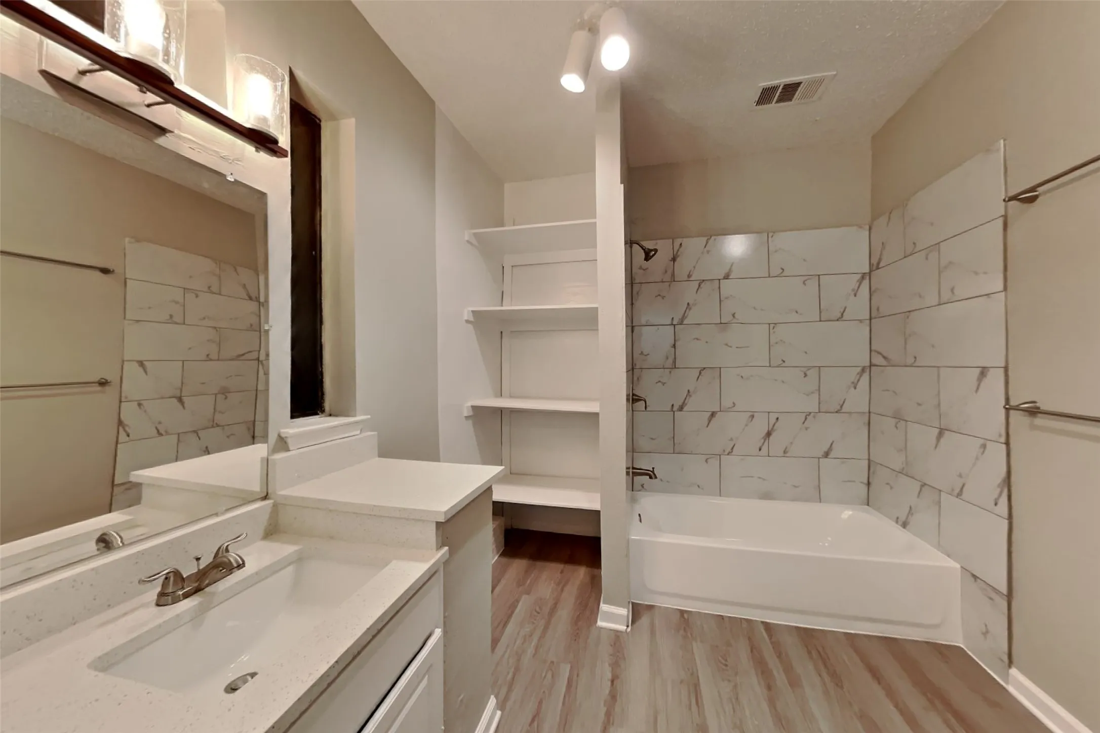 Single Family Residence For Rent in Tarrant County , 210 Carlsbad Drive, Mansfield, Texas 76063, 5 Bedroom, 4 Bathroom, 2 Garage spaces, 3,293 Sqft, built in 1996, mls#21394539, Real Estate Agent in Mansfield, Homes For Rent in Tarrant county, Homes For Rent in Mansfield, Realtor in Mansfield Texas, Real Estate Brokerage Independent Realty Texas, Luminita Cordes Realtor
