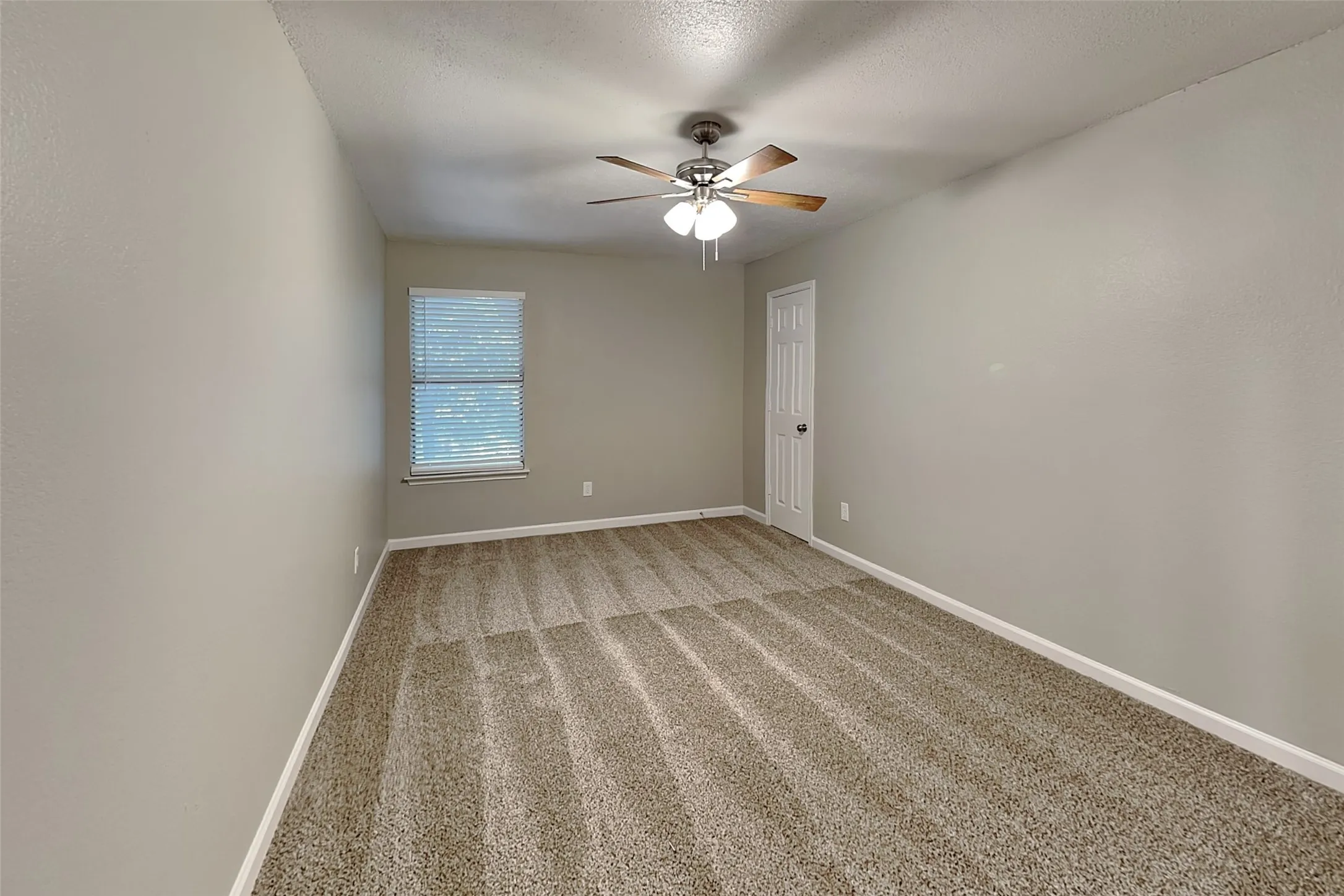 Single Family Residence For Rent in Tarrant County , 210 Carlsbad Drive, Mansfield, Texas 76063, 5 Bedroom, 4 Bathroom, 2 Garage spaces, 3,293 Sqft, built in 1996, mls#21394539, Real Estate Agent in Mansfield, Homes For Rent in Tarrant county, Homes For Rent in Mansfield, Realtor in Mansfield Texas, Real Estate Brokerage Independent Realty Texas, Luminita Cordes Realtor