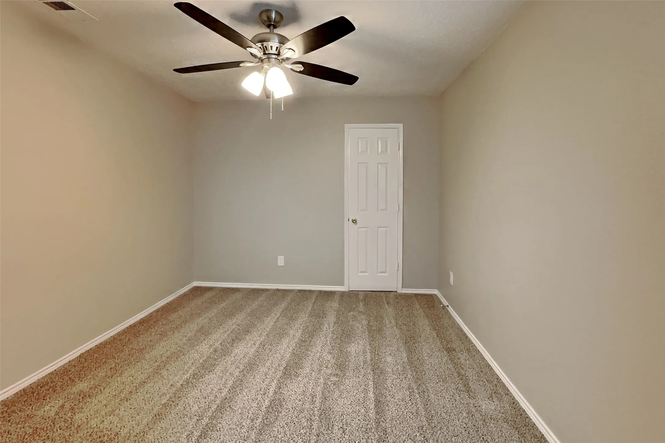Single Family Residence For Rent in Tarrant County , 210 Carlsbad Drive, Mansfield, Texas 76063, 5 Bedroom, 4 Bathroom, 2 Garage spaces, 3,293 Sqft, built in 1996, mls#21394539, Real Estate Agent in Mansfield, Homes For Rent in Tarrant county, Homes For Rent in Mansfield, Realtor in Mansfield Texas, Real Estate Brokerage Independent Realty Texas, Luminita Cordes Realtor