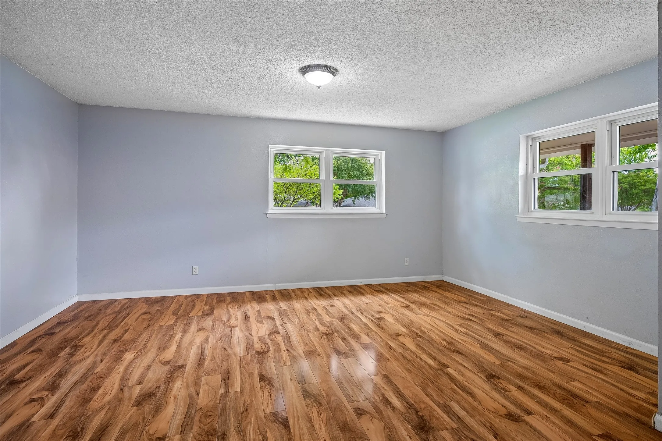 Large living area is great for entertaining.