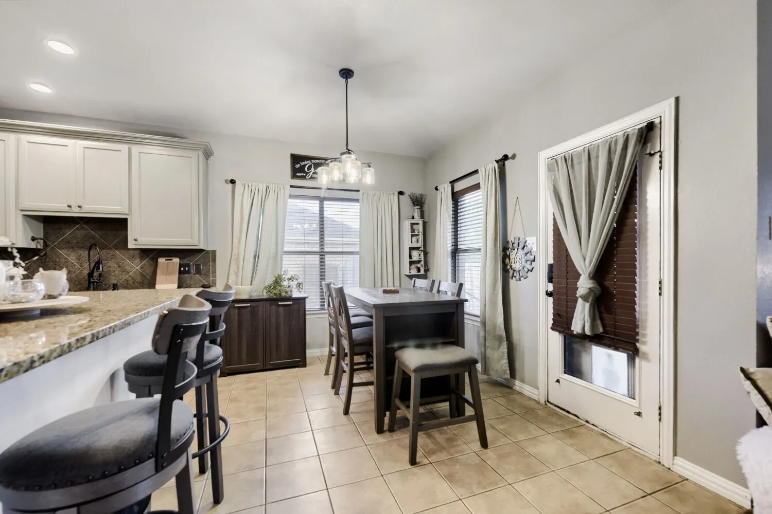 Single Family Residence For Rent in Denton County , 47 Kramer Lane, Sanger, Texas 76266, 4 Bedroom, 3 Bathroom, 2 Garage spaces, 2,468 Sqft, built in 2007, mls#21394540, Real Estate Agent in Sanger, Homes For Rent in Denton county, Homes For Rent in Sanger, Realtor in Sanger Texas, Real Estate Brokerage Independent Realty Texas, Luminita Cordes Realtor