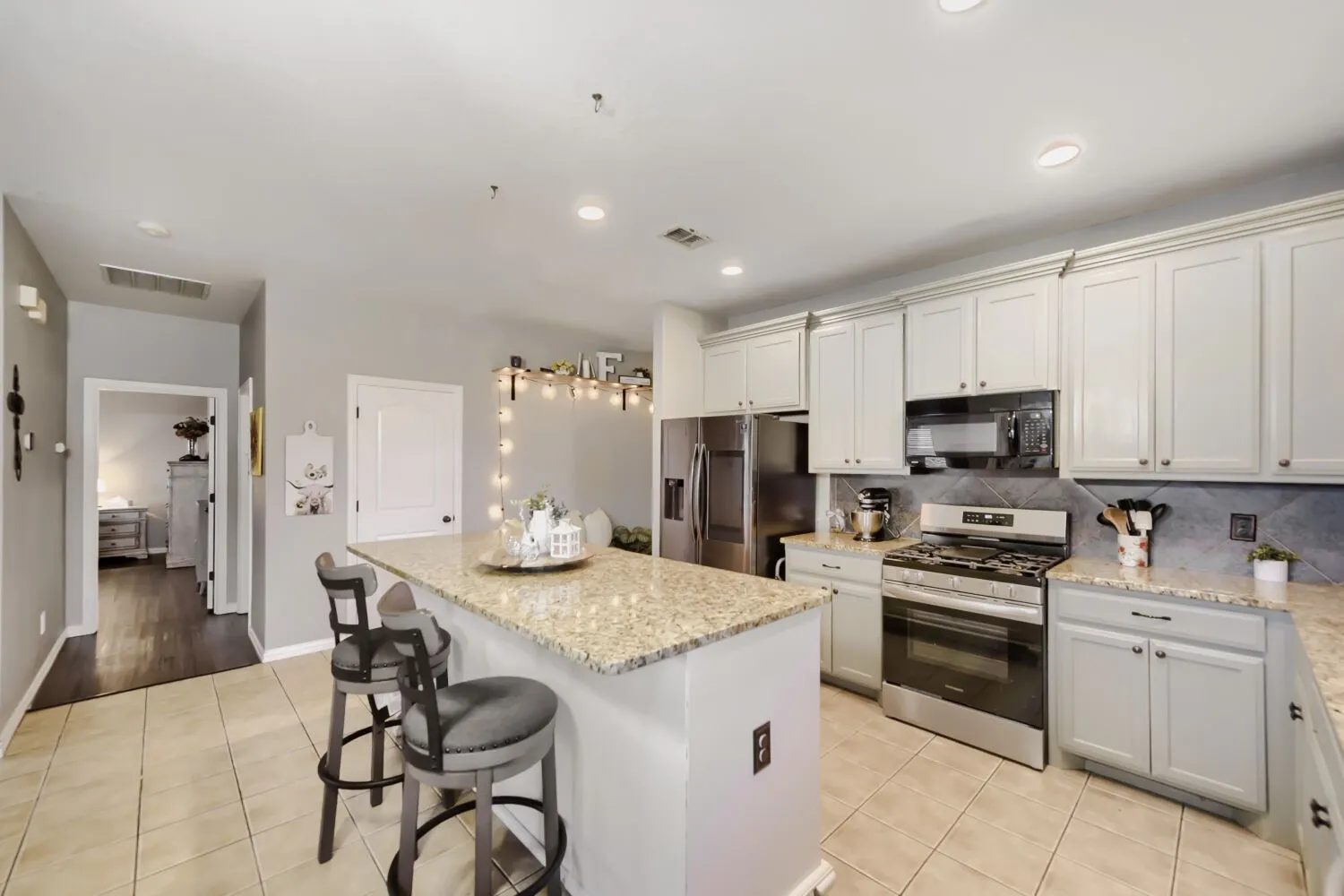 Single Family Residence For Rent in Denton County , 47 Kramer Lane, Sanger, Texas 76266, 4 Bedroom, 3 Bathroom, 2 Garage spaces, 2,468 Sqft, built in 2007, mls#21394540, Real Estate Agent in Sanger, Homes For Rent in Denton county, Homes For Rent in Sanger, Realtor in Sanger Texas, Real Estate Brokerage Independent Realty Texas, Luminita Cordes Realtor