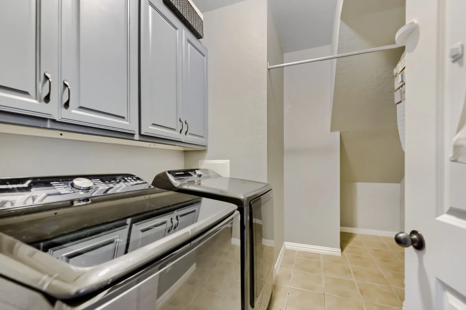 Single Family Residence For Rent in Denton County , 47 Kramer Lane, Sanger, Texas 76266, 4 Bedroom, 3 Bathroom, 2 Garage spaces, 2,468 Sqft, built in 2007, mls#21394540, Real Estate Agent in Sanger, Homes For Rent in Denton county, Homes For Rent in Sanger, Realtor in Sanger Texas, Real Estate Brokerage Independent Realty Texas, Luminita Cordes Realtor