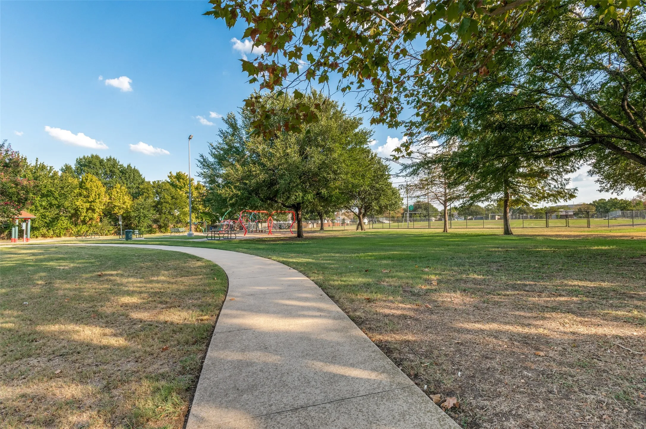Single Family Residence For Sale in Dallas County , 1003 Morris Street, Dallas, Texas 75212, 2 Bedroom, 1 Bathroom, Garage spaces, 856 Sqft, built in 1947, mls#21392538, Real Estate Agent in Dallas, Homes For Sale in Dallas county, Homes For Sale in Dallas, Realtor in Dallas Texas, Real Estate Brokerage Independent Realty Texas, Luminita Cordes Realtor