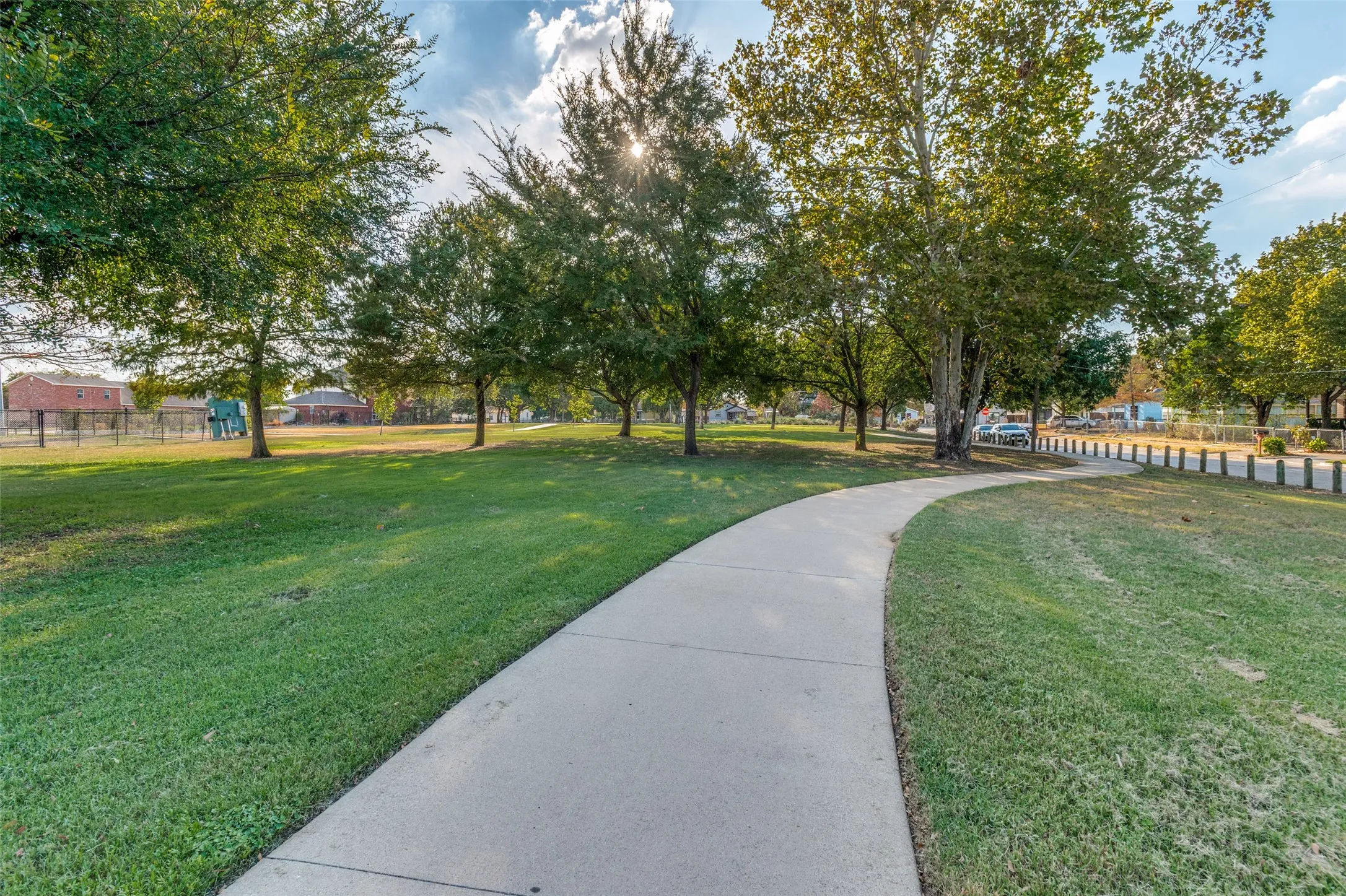 Single Family Residence For Sale in Dallas County , 1003 Morris Street, Dallas, Texas 75212, 2 Bedroom, 1 Bathroom, Garage spaces, 856 Sqft, built in 1947, mls#21392538, Real Estate Agent in Dallas, Homes For Sale in Dallas county, Homes For Sale in Dallas, Realtor in Dallas Texas, Real Estate Brokerage Independent Realty Texas, Luminita Cordes Realtor