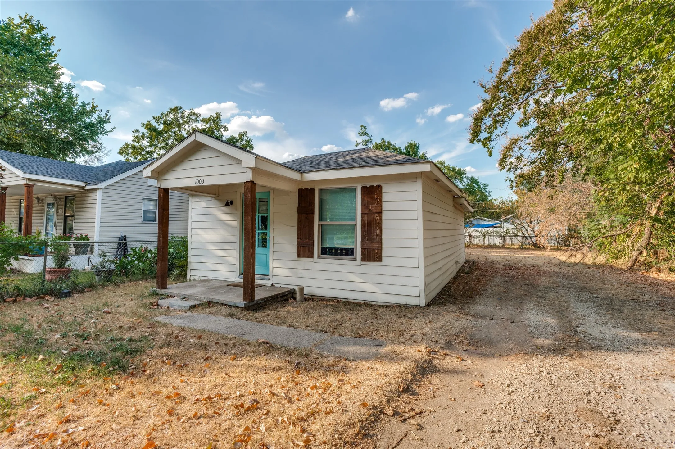 Single Family Residence For Sale in Dallas County , 1003 Morris Street, Dallas, Texas 75212, 2 Bedroom, 1 Bathroom, Garage spaces, 856 Sqft, built in 1947, mls#21392538, Real Estate Agent in Dallas, Homes For Sale in Dallas county, Homes For Sale in Dallas, Realtor in Dallas Texas, Real Estate Brokerage Independent Realty Texas, Luminita Cordes Realtor