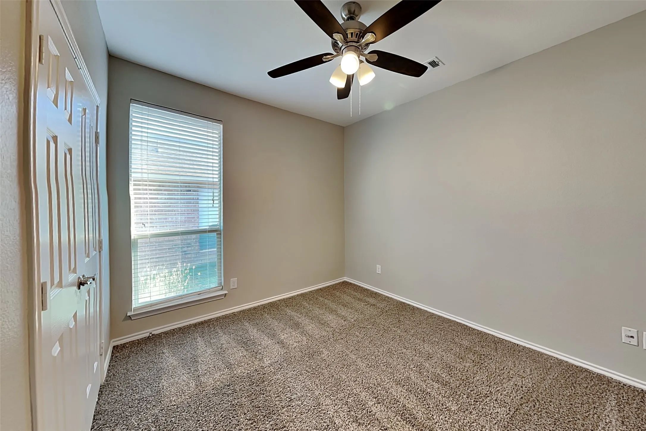 Single Family Residence For Rent in Tarrant County , 10848 Irish Glen Trail, Fort Worth, Texas 76052, 3 Bedroom, 2 Bathroom, 2 Garage spaces, 1,706 Sqft, built in 2009, mls#21394541, Real Estate Agent in Fort Worth, Homes For Rent in Tarrant county, Homes For Rent in Fort Worth, Realtor in Fort Worth Texas, Real Estate Brokerage Independent Realty Texas, Luminita Cordes Realtor