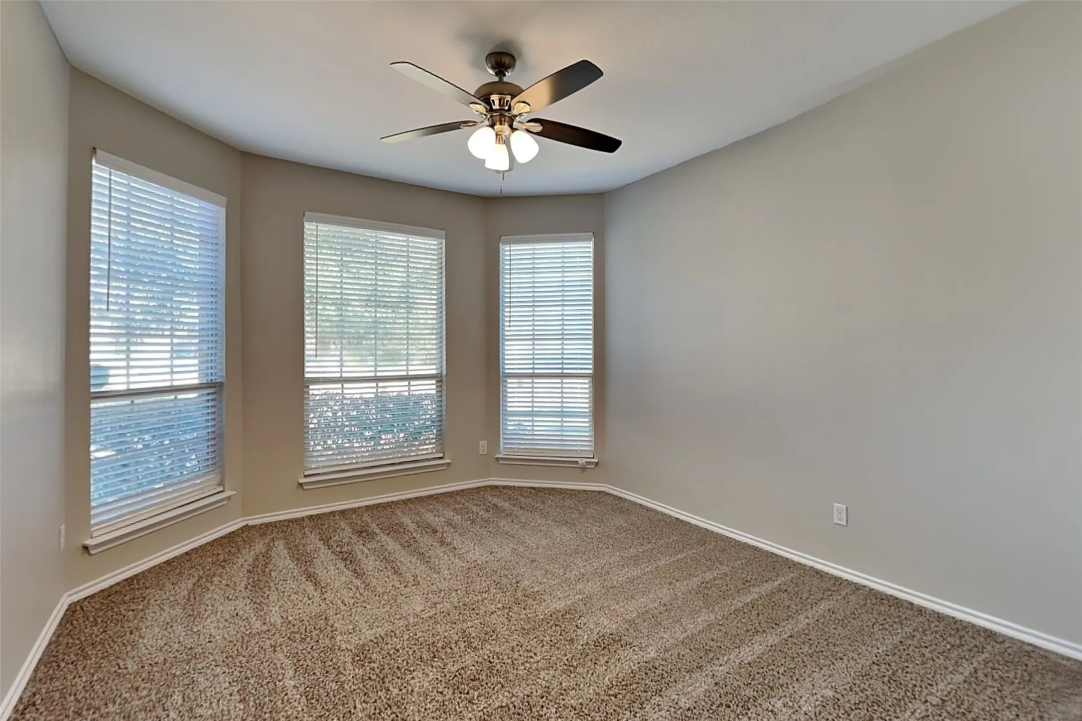 Single Family Residence For Rent in Tarrant County , 10848 Irish Glen Trail, Fort Worth, Texas 76052, 3 Bedroom, 2 Bathroom, 2 Garage spaces, 1,706 Sqft, built in 2009, mls#21394541, Real Estate Agent in Fort Worth, Homes For Rent in Tarrant county, Homes For Rent in Fort Worth, Realtor in Fort Worth Texas, Real Estate Brokerage Independent Realty Texas, Luminita Cordes Realtor