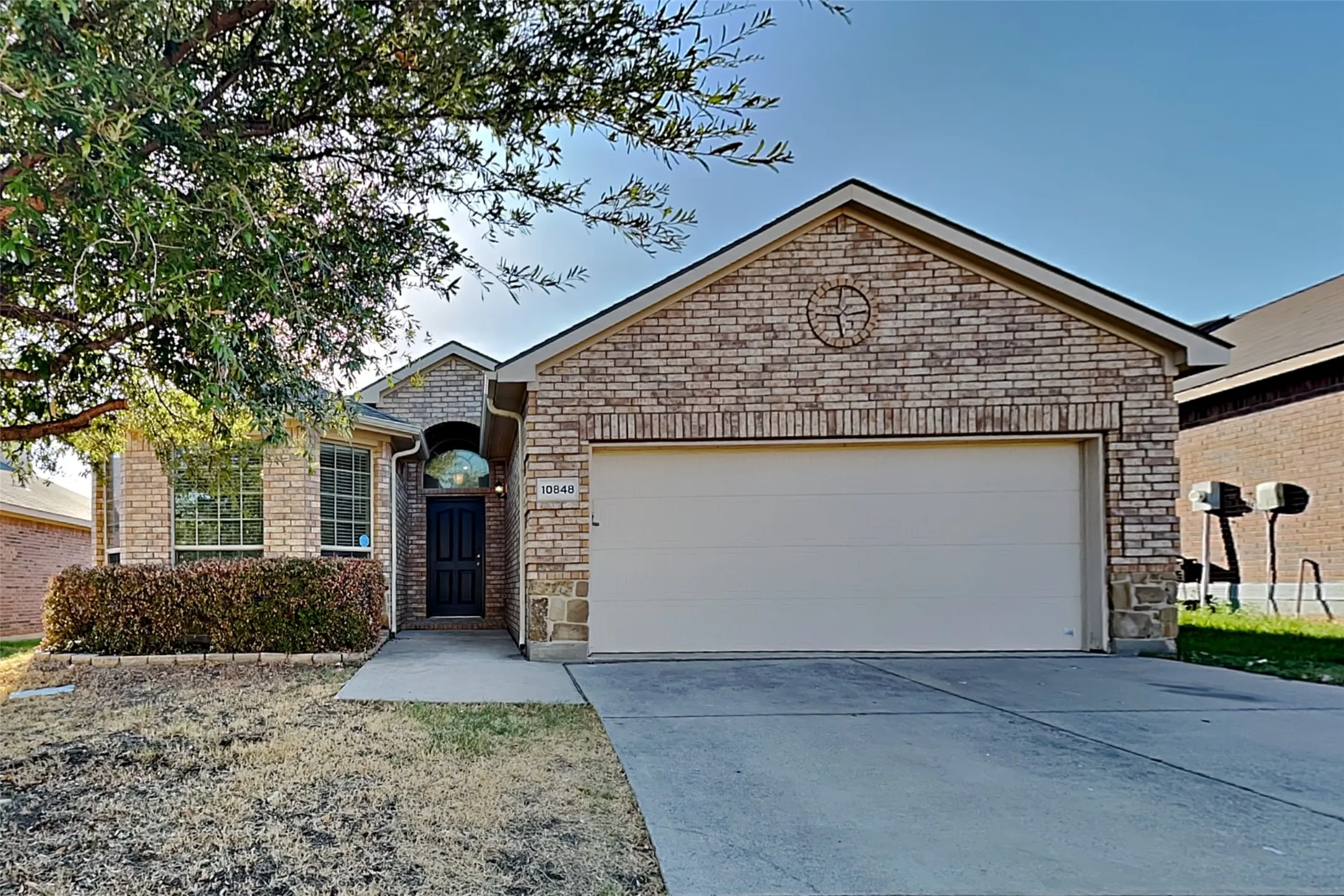 Single Family Residence For Rent in Tarrant County , 10848 Irish Glen Trail, Fort Worth, Texas 76052, 3 Bedroom, 2 Bathroom, 2 Garage spaces, 1,706 Sqft, built in 2009, mls#21394541, Real Estate Agent in Fort Worth, Homes For Rent in Tarrant county, Homes For Rent in Fort Worth, Realtor in Fort Worth Texas, Real Estate Brokerage Independent Realty Texas, Luminita Cordes Realtor