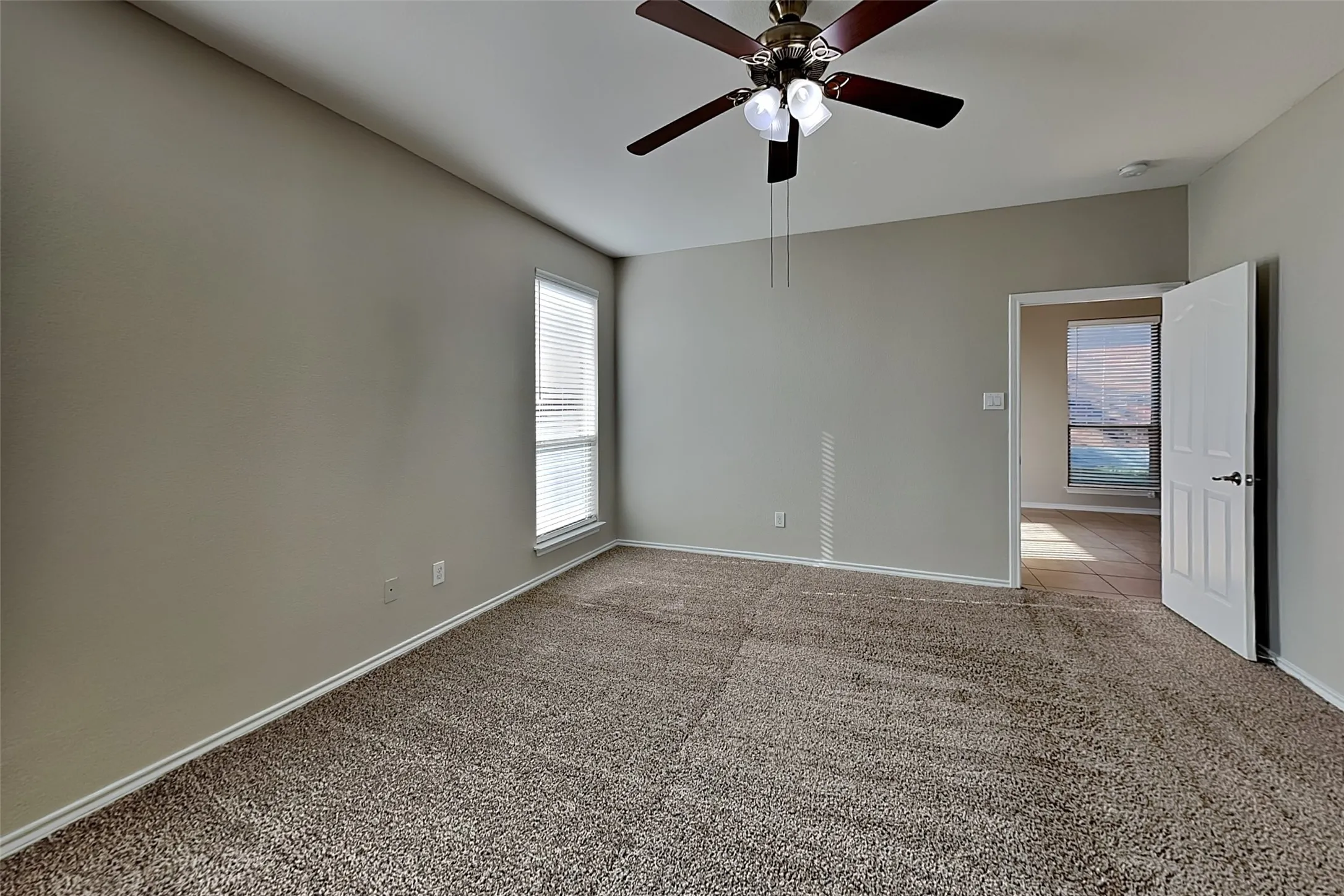Single Family Residence For Rent in Tarrant County , 10848 Irish Glen Trail, Fort Worth, Texas 76052, 3 Bedroom, 2 Bathroom, 2 Garage spaces, 1,706 Sqft, built in 2009, mls#21394541, Real Estate Agent in Fort Worth, Homes For Rent in Tarrant county, Homes For Rent in Fort Worth, Realtor in Fort Worth Texas, Real Estate Brokerage Independent Realty Texas, Luminita Cordes Realtor