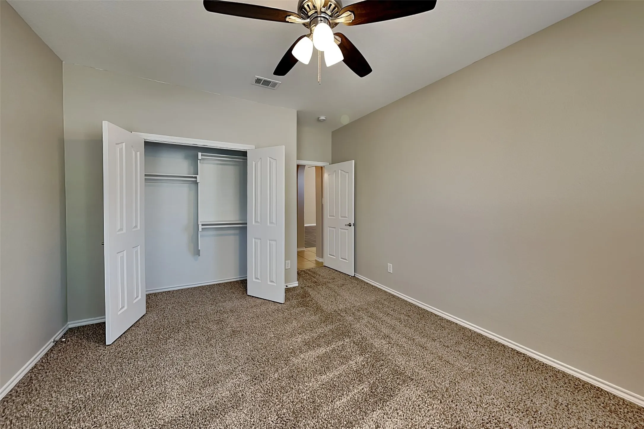Single Family Residence For Rent in Tarrant County , 10848 Irish Glen Trail, Fort Worth, Texas 76052, 3 Bedroom, 2 Bathroom, 2 Garage spaces, 1,706 Sqft, built in 2009, mls#21394541, Real Estate Agent in Fort Worth, Homes For Rent in Tarrant county, Homes For Rent in Fort Worth, Realtor in Fort Worth Texas, Real Estate Brokerage Independent Realty Texas, Luminita Cordes Realtor