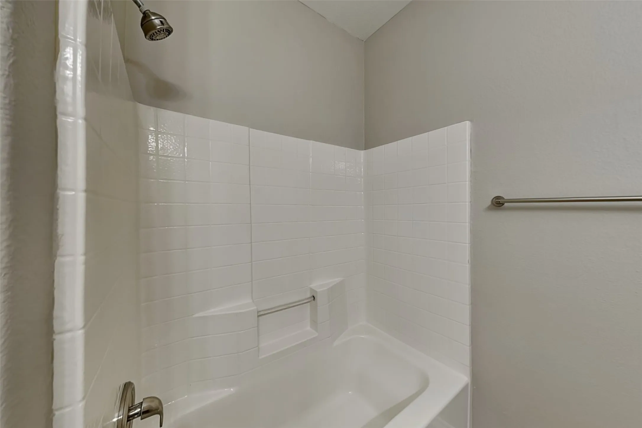 Single Family Residence For Rent in Tarrant County , 10848 Irish Glen Trail, Fort Worth, Texas 76052, 3 Bedroom, 2 Bathroom, 2 Garage spaces, 1,706 Sqft, built in 2009, mls#21394541, Real Estate Agent in Fort Worth, Homes For Rent in Tarrant county, Homes For Rent in Fort Worth, Realtor in Fort Worth Texas, Real Estate Brokerage Independent Realty Texas, Luminita Cordes Realtor