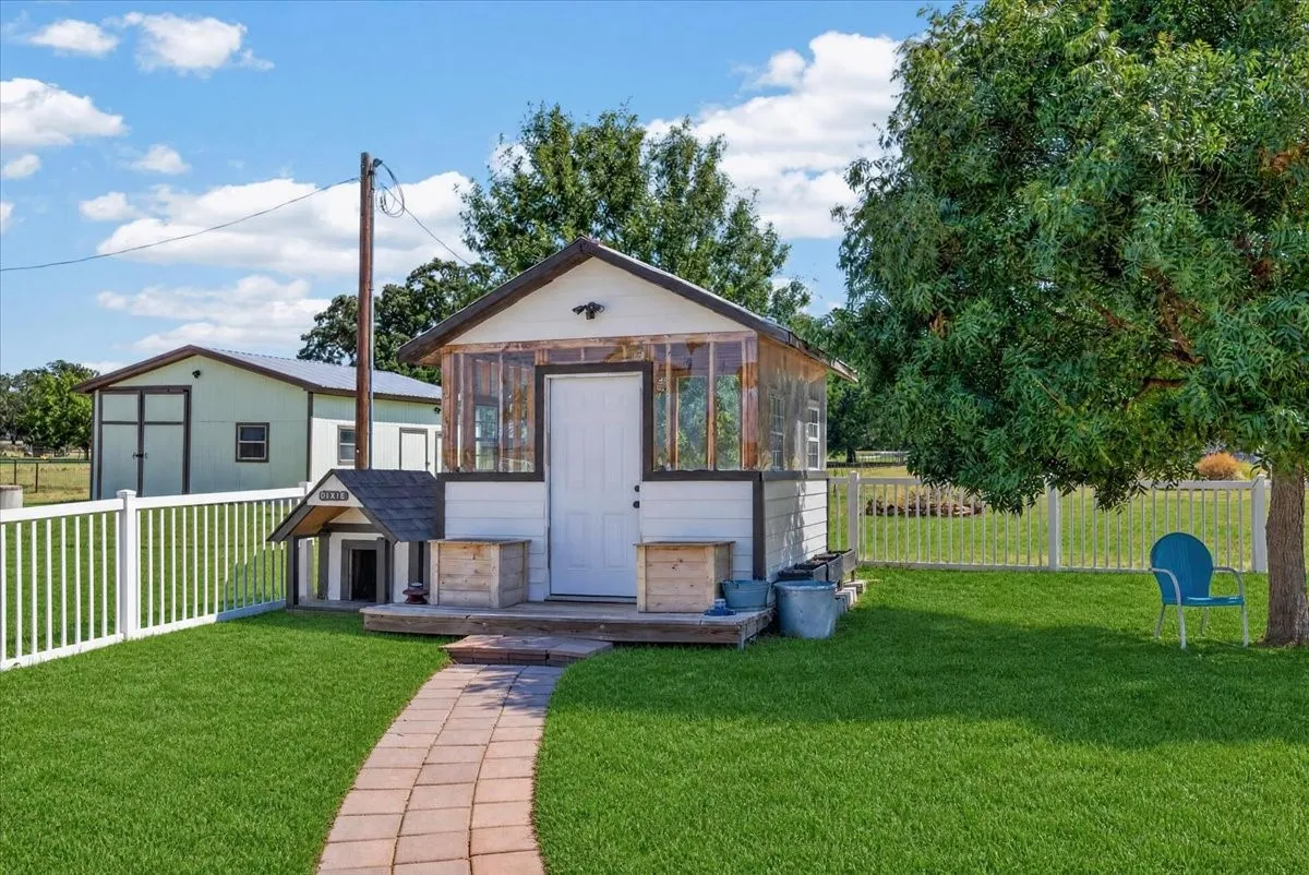 Single Family Residence For Sale in Parker County , 152 Savannah Drive, Weatherford, Texas 76087, 3 Bedroom, 2 Bathroom, 2 Garage spaces, 1,721 Sqft, built in 2004, mls#21394020, Real Estate Agent in Weatherford, Homes For Sale in Parker county, Homes For Sale in Weatherford, Realtor in Weatherford Texas, Real Estate Brokerage Independent Realty Texas, Luminita Cordes Realtor