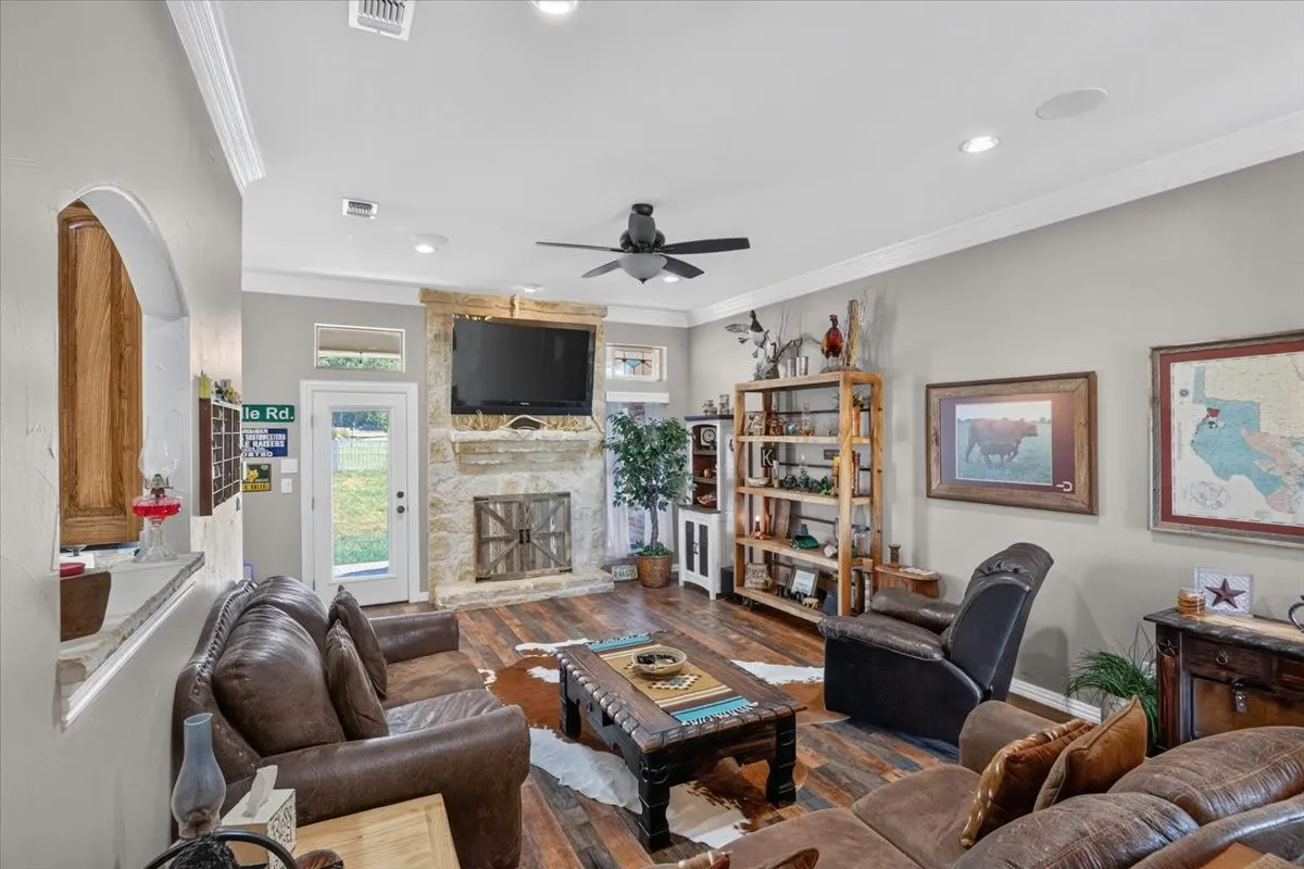 Single Family Residence For Sale in Parker County , 152 Savannah Drive, Weatherford, Texas 76087, 3 Bedroom, 2 Bathroom, 2 Garage spaces, 1,721 Sqft, built in 2004, mls#21394020, Real Estate Agent in Weatherford, Homes For Sale in Parker county, Homes For Sale in Weatherford, Realtor in Weatherford Texas, Real Estate Brokerage Independent Realty Texas, Luminita Cordes Realtor