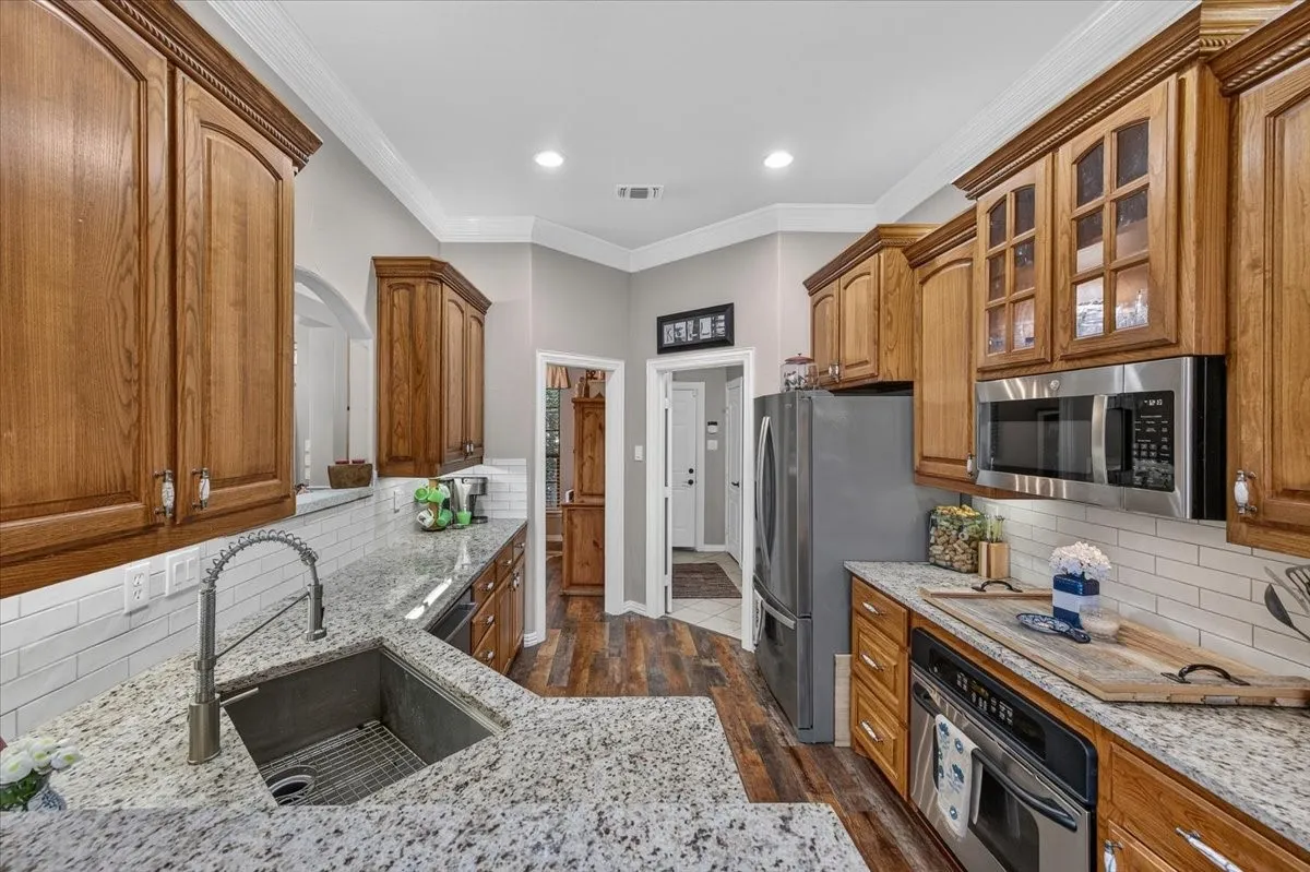 Single Family Residence For Sale in Parker County , 152 Savannah Drive, Weatherford, Texas 76087, 3 Bedroom, 2 Bathroom, 2 Garage spaces, 1,721 Sqft, built in 2004, mls#21394020, Real Estate Agent in Weatherford, Homes For Sale in Parker county, Homes For Sale in Weatherford, Realtor in Weatherford Texas, Real Estate Brokerage Independent Realty Texas, Luminita Cordes Realtor