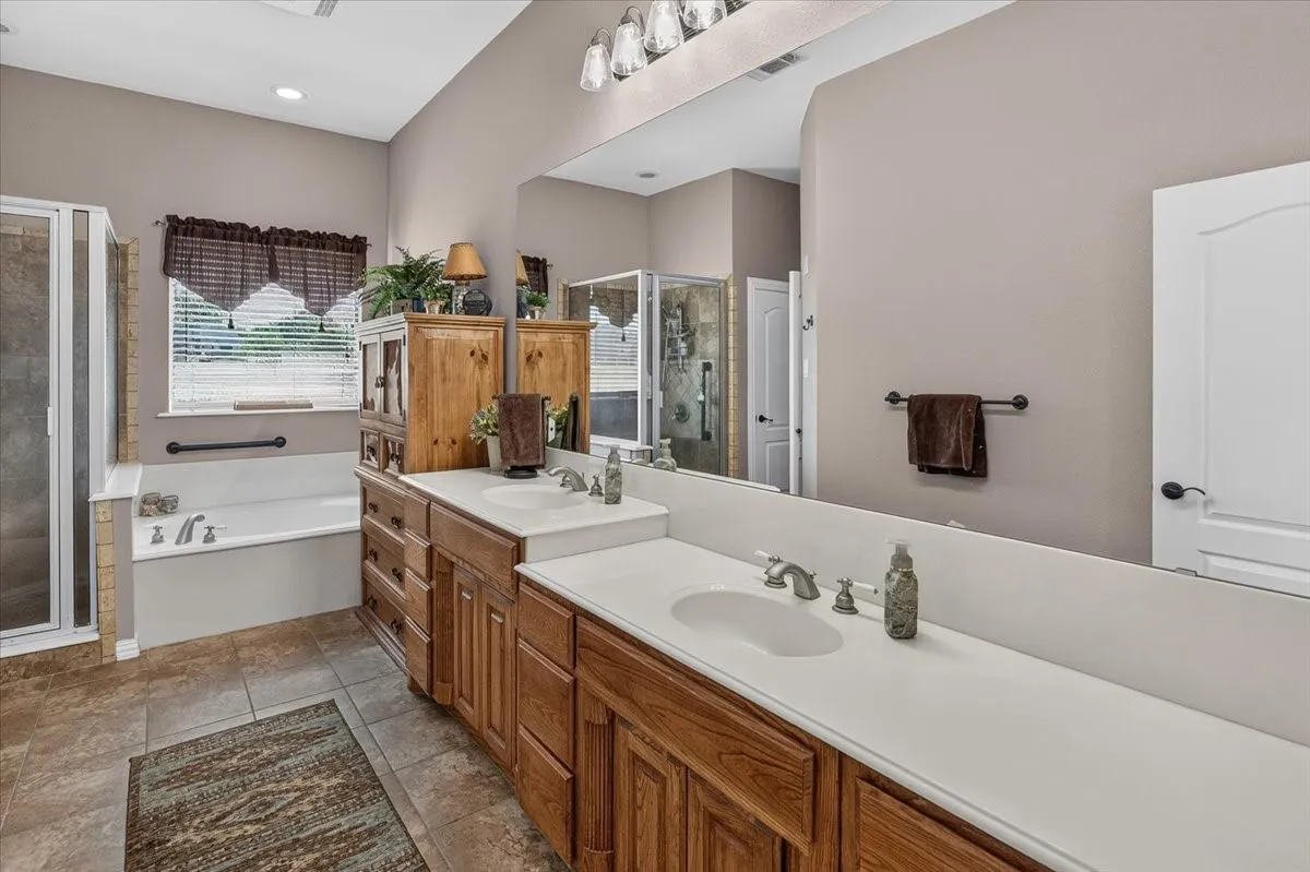 Single Family Residence For Sale in Parker County , 152 Savannah Drive, Weatherford, Texas 76087, 3 Bedroom, 2 Bathroom, 2 Garage spaces, 1,721 Sqft, built in 2004, mls#21394020, Real Estate Agent in Weatherford, Homes For Sale in Parker county, Homes For Sale in Weatherford, Realtor in Weatherford Texas, Real Estate Brokerage Independent Realty Texas, Luminita Cordes Realtor