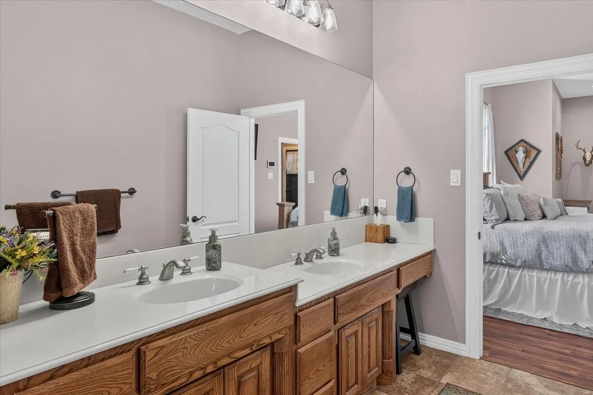 Single Family Residence For Sale in Parker County , 152 Savannah Drive, Weatherford, Texas 76087, 3 Bedroom, 2 Bathroom, 2 Garage spaces, 1,721 Sqft, built in 2004, mls#21394020, Real Estate Agent in Weatherford, Homes For Sale in Parker county, Homes For Sale in Weatherford, Realtor in Weatherford Texas, Real Estate Brokerage Independent Realty Texas, Luminita Cordes Realtor