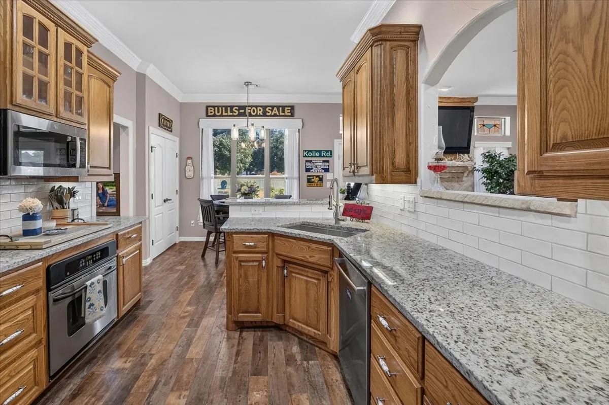 Single Family Residence For Sale in Parker County , 152 Savannah Drive, Weatherford, Texas 76087, 3 Bedroom, 2 Bathroom, 2 Garage spaces, 1,721 Sqft, built in 2004, mls#21394020, Real Estate Agent in Weatherford, Homes For Sale in Parker county, Homes For Sale in Weatherford, Realtor in Weatherford Texas, Real Estate Brokerage Independent Realty Texas, Luminita Cordes Realtor