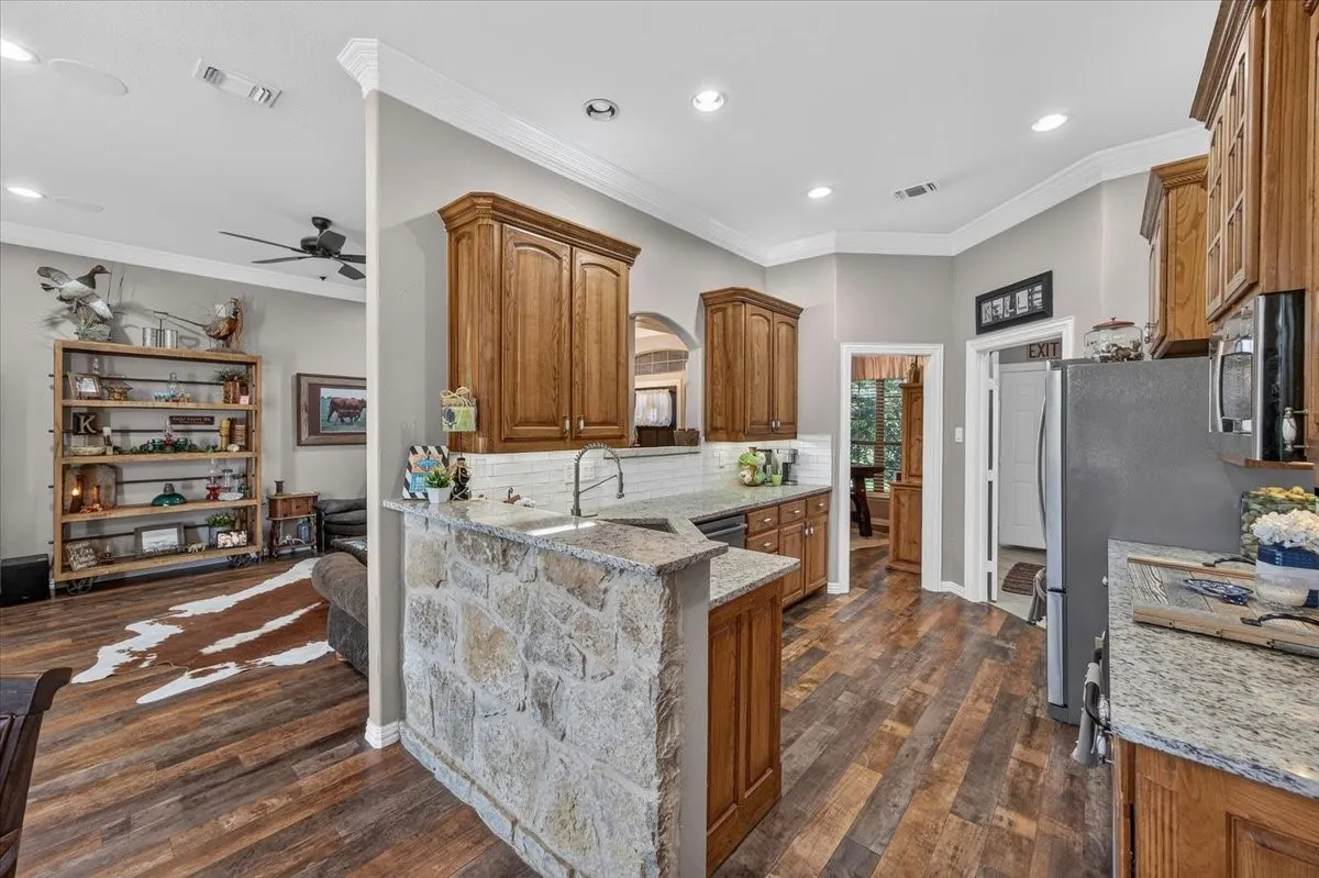 Single Family Residence For Sale in Parker County , 152 Savannah Drive, Weatherford, Texas 76087, 3 Bedroom, 2 Bathroom, 2 Garage spaces, 1,721 Sqft, built in 2004, mls#21394020, Real Estate Agent in Weatherford, Homes For Sale in Parker county, Homes For Sale in Weatherford, Realtor in Weatherford Texas, Real Estate Brokerage Independent Realty Texas, Luminita Cordes Realtor