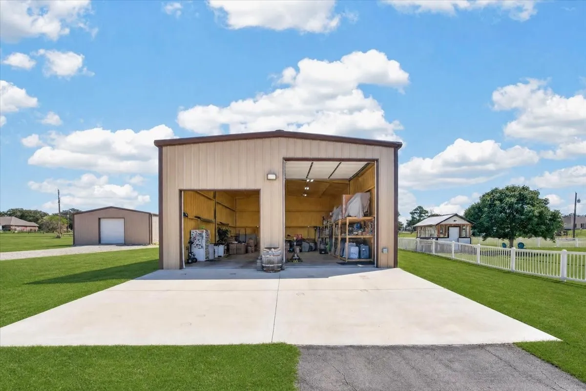 Single Family Residence For Sale in Parker County , 152 Savannah Drive, Weatherford, Texas 76087, 3 Bedroom, 2 Bathroom, 2 Garage spaces, 1,721 Sqft, built in 2004, mls#21394020, Real Estate Agent in Weatherford, Homes For Sale in Parker county, Homes For Sale in Weatherford, Realtor in Weatherford Texas, Real Estate Brokerage Independent Realty Texas, Luminita Cordes Realtor