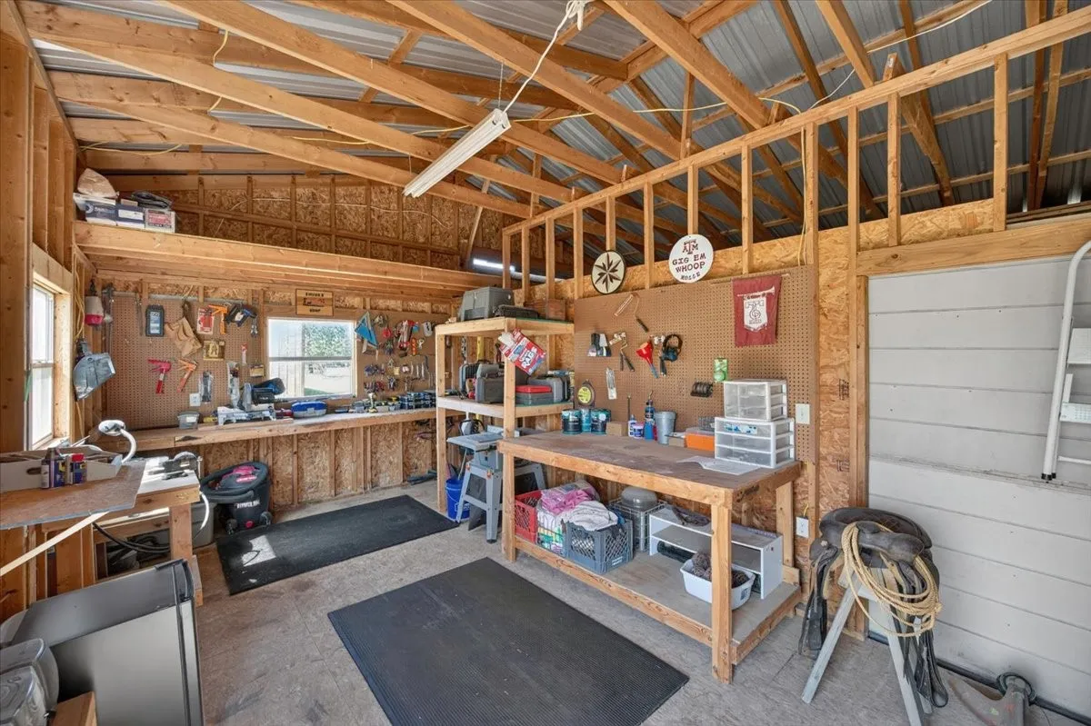 Single Family Residence For Sale in Parker County , 152 Savannah Drive, Weatherford, Texas 76087, 3 Bedroom, 2 Bathroom, 2 Garage spaces, 1,721 Sqft, built in 2004, mls#21394020, Real Estate Agent in Weatherford, Homes For Sale in Parker county, Homes For Sale in Weatherford, Realtor in Weatherford Texas, Real Estate Brokerage Independent Realty Texas, Luminita Cordes Realtor