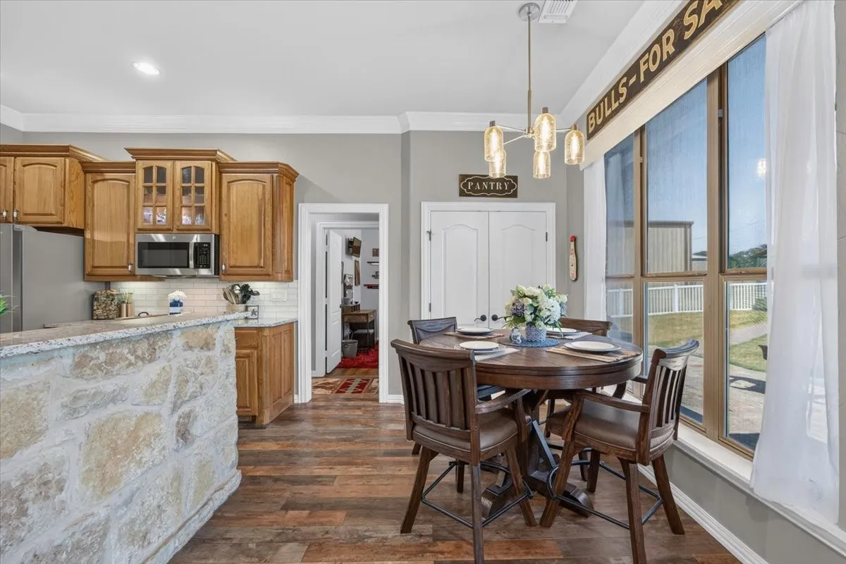 Single Family Residence For Sale in Parker County , 152 Savannah Drive, Weatherford, Texas 76087, 3 Bedroom, 2 Bathroom, 2 Garage spaces, 1,721 Sqft, built in 2004, mls#21394020, Real Estate Agent in Weatherford, Homes For Sale in Parker county, Homes For Sale in Weatherford, Realtor in Weatherford Texas, Real Estate Brokerage Independent Realty Texas, Luminita Cordes Realtor