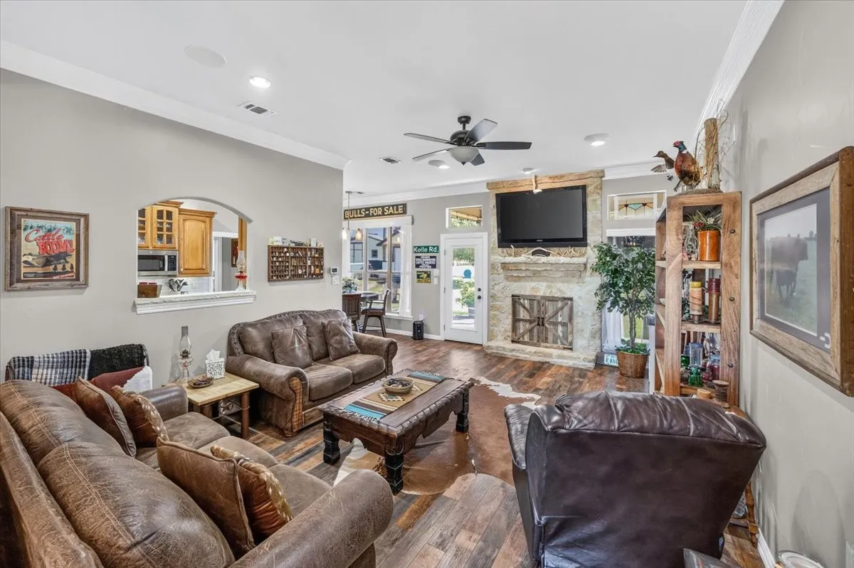 Single Family Residence For Sale in Parker County , 152 Savannah Drive, Weatherford, Texas 76087, 3 Bedroom, 2 Bathroom, 2 Garage spaces, 1,721 Sqft, built in 2004, mls#21394020, Real Estate Agent in Weatherford, Homes For Sale in Parker county, Homes For Sale in Weatherford, Realtor in Weatherford Texas, Real Estate Brokerage Independent Realty Texas, Luminita Cordes Realtor