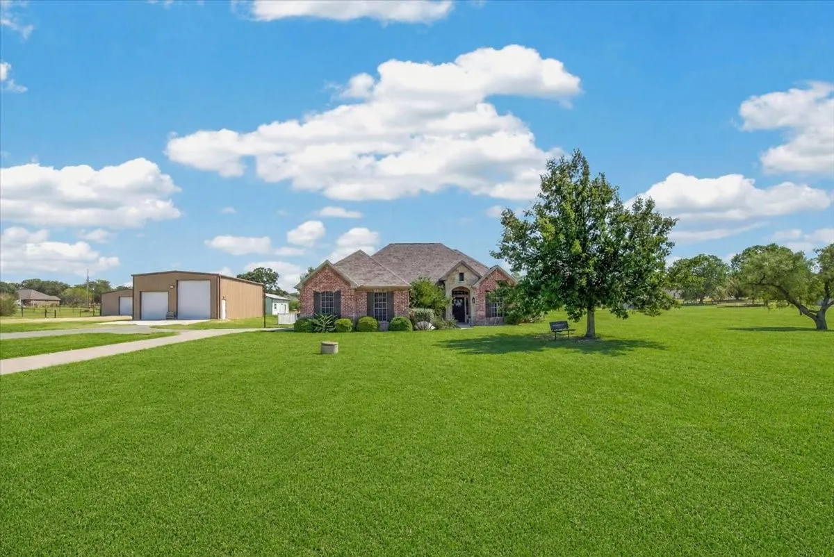 Single Family Residence For Sale in Parker County , 152 Savannah Drive, Weatherford, Texas 76087, 3 Bedroom, 2 Bathroom, 2 Garage spaces, 1,721 Sqft, built in 2004, mls#21394020, Real Estate Agent in Weatherford, Homes For Sale in Parker county, Homes For Sale in Weatherford, Realtor in Weatherford Texas, Real Estate Brokerage Independent Realty Texas, Luminita Cordes Realtor
