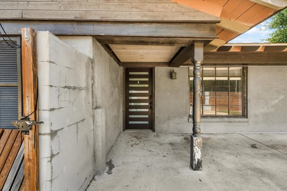 Single Family Residence For Sale in Tarrant County , 6817 Simmons Road, North Richland Hills, Texas 76182, 2 Bedroom, 2 Bathroom, 2 Garage spaces, 1,352 Sqft, built in 1964, mls#21394429, Real Estate Agent in North Richland Hills, Homes For Sale in Tarrant county, Homes For Sale in North Richland Hills, Realtor in North Richland Hills Texas, Real Estate Brokerage Independent Realty Texas, Luminita Cordes Realtor