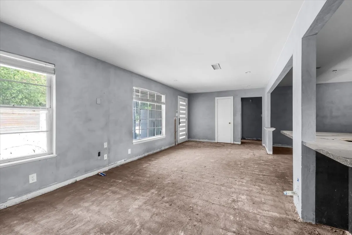Single Family Residence For Sale in Tarrant County , 6817 Simmons Road, North Richland Hills, Texas 76182, 2 Bedroom, 2 Bathroom, 2 Garage spaces, 1,352 Sqft, built in 1964, mls#21394429, Real Estate Agent in North Richland Hills, Homes For Sale in Tarrant county, Homes For Sale in North Richland Hills, Realtor in North Richland Hills Texas, Real Estate Brokerage Independent Realty Texas, Luminita Cordes Realtor