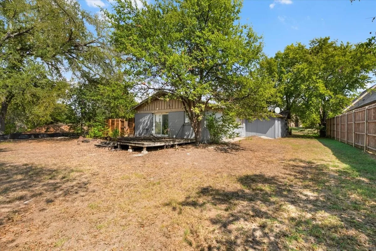 Single Family Residence For Sale in Tarrant County , 6817 Simmons Road, North Richland Hills, Texas 76182, 2 Bedroom, 2 Bathroom, 2 Garage spaces, 1,352 Sqft, built in 1964, mls#21394429, Real Estate Agent in North Richland Hills, Homes For Sale in Tarrant county, Homes For Sale in North Richland Hills, Realtor in North Richland Hills Texas, Real Estate Brokerage Independent Realty Texas, Luminita Cordes Realtor