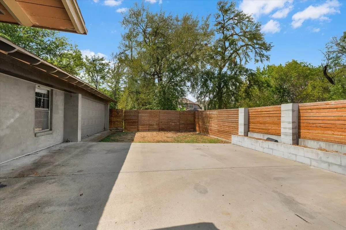 Single Family Residence For Sale in Tarrant County , 6817 Simmons Road, North Richland Hills, Texas 76182, 2 Bedroom, 2 Bathroom, 2 Garage spaces, 1,352 Sqft, built in 1964, mls#21394429, Real Estate Agent in North Richland Hills, Homes For Sale in Tarrant county, Homes For Sale in North Richland Hills, Realtor in North Richland Hills Texas, Real Estate Brokerage Independent Realty Texas, Luminita Cordes Realtor