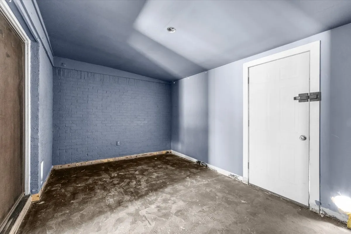 Single Family Residence For Sale in Tarrant County , 6817 Simmons Road, North Richland Hills, Texas 76182, 2 Bedroom, 2 Bathroom, 2 Garage spaces, 1,352 Sqft, built in 1964, mls#21394429, Real Estate Agent in North Richland Hills, Homes For Sale in Tarrant county, Homes For Sale in North Richland Hills, Realtor in North Richland Hills Texas, Real Estate Brokerage Independent Realty Texas, Luminita Cordes Realtor