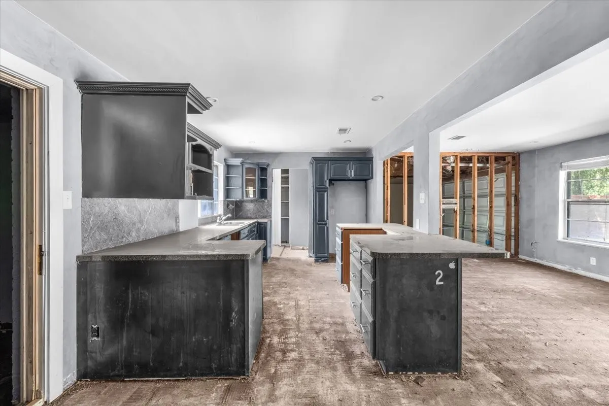 Single Family Residence For Sale in Tarrant County , 6817 Simmons Road, North Richland Hills, Texas 76182, 2 Bedroom, 2 Bathroom, 2 Garage spaces, 1,352 Sqft, built in 1964, mls#21394429, Real Estate Agent in North Richland Hills, Homes For Sale in Tarrant county, Homes For Sale in North Richland Hills, Realtor in North Richland Hills Texas, Real Estate Brokerage Independent Realty Texas, Luminita Cordes Realtor