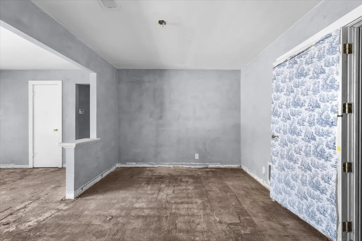 Single Family Residence For Sale in Tarrant County , 6817 Simmons Road, North Richland Hills, Texas 76182, 2 Bedroom, 2 Bathroom, 2 Garage spaces, 1,352 Sqft, built in 1964, mls#21394429, Real Estate Agent in North Richland Hills, Homes For Sale in Tarrant county, Homes For Sale in North Richland Hills, Realtor in North Richland Hills Texas, Real Estate Brokerage Independent Realty Texas, Luminita Cordes Realtor