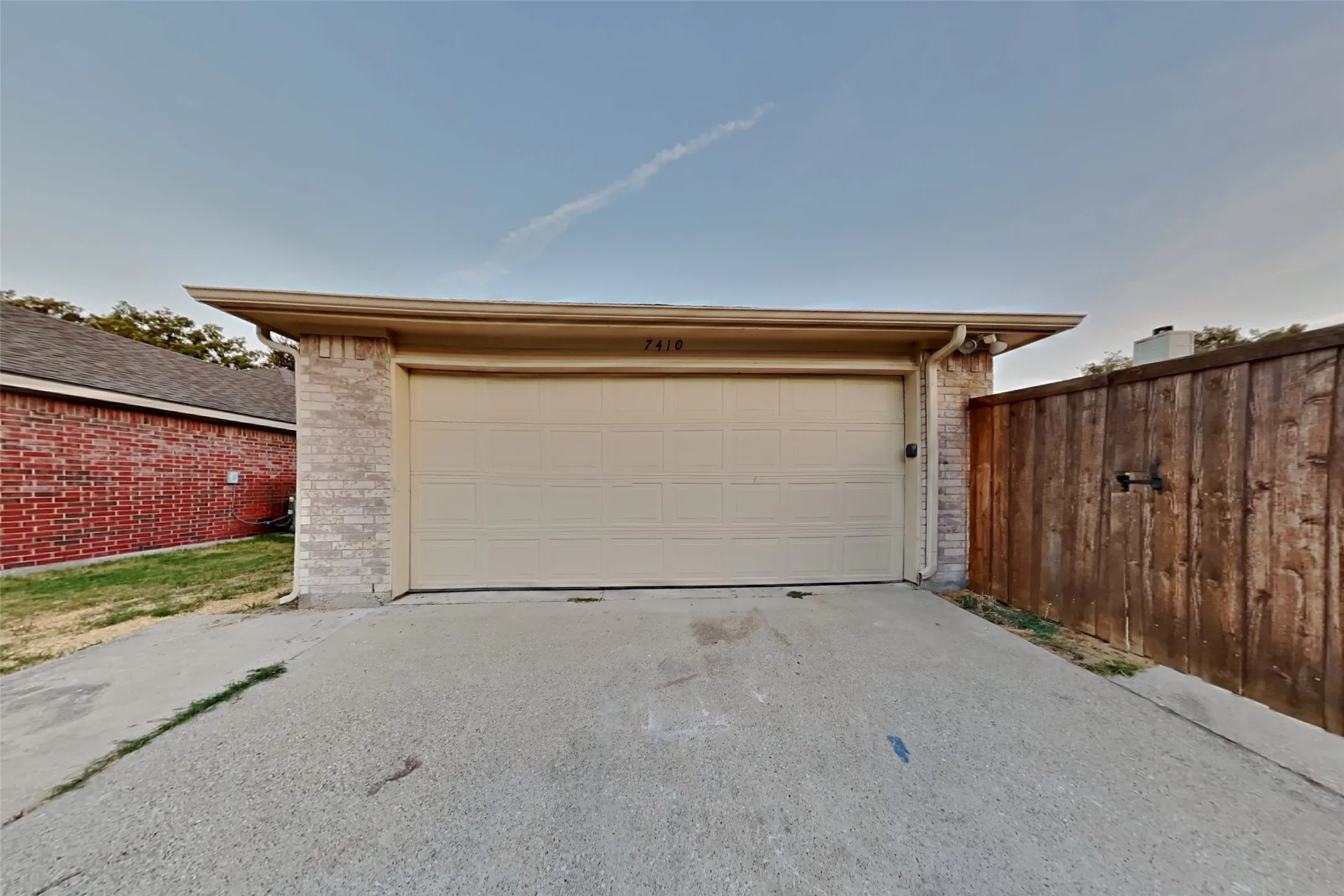 Single Family Residence For Rent in Dallas County , 7410 Airline Drive, Rowlett, Texas 75089, 3 Bedroom, 2 Bathroom, 2 Garage spaces, 1,444 Sqft, built in 1998, mls#21394548, Real Estate Agent in Rowlett, Homes For Rent in Dallas county, Homes For Rent in Rowlett, Realtor in Rowlett Texas, Real Estate Brokerage Independent Realty Texas, Luminita Cordes Realtor