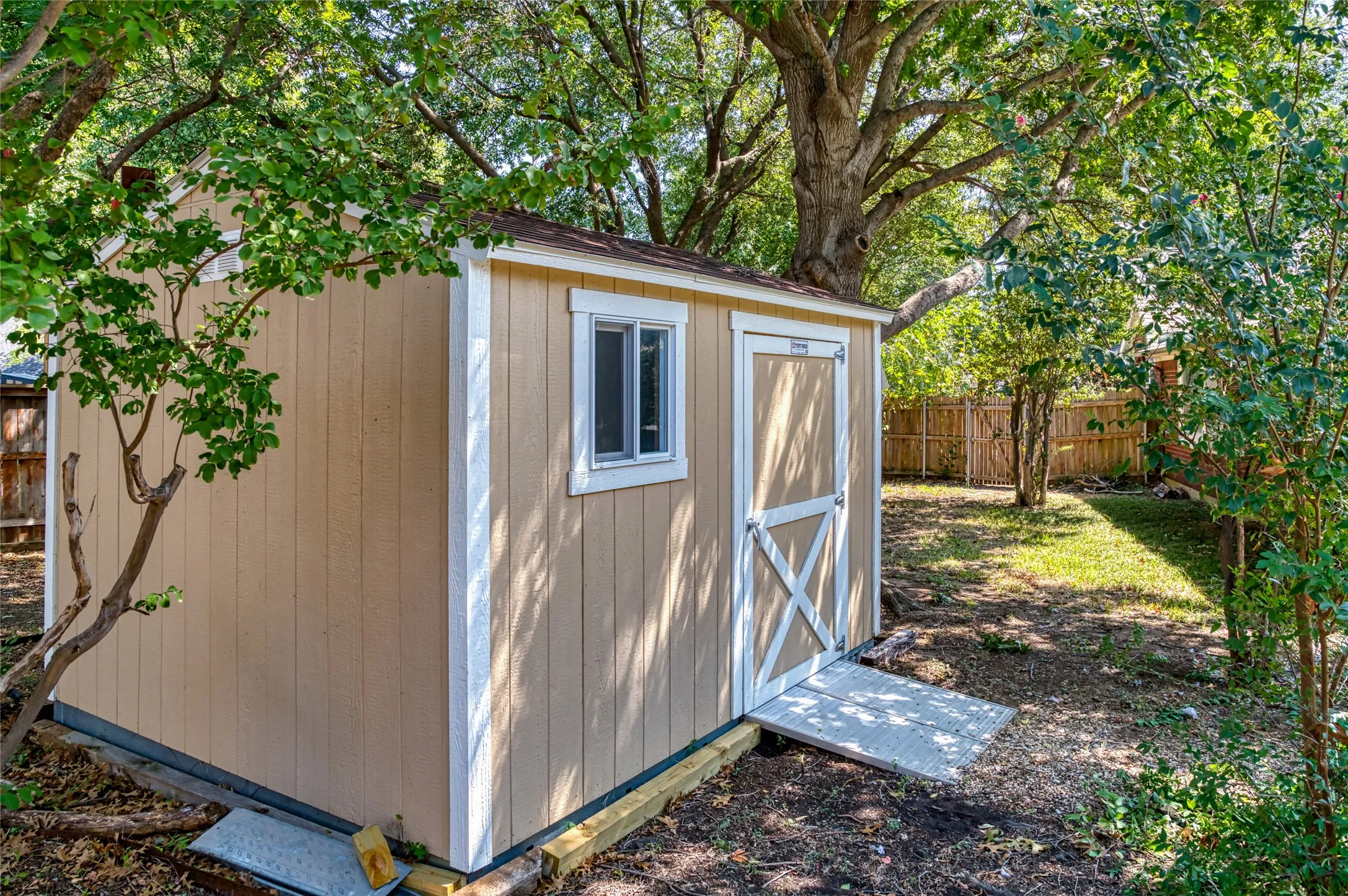 Single Family Residence For Sale in Tarrant County , 5829 Echo Bluff Drive, Haltom City, Texas 76137, 4 Bedroom, 3 Bathroom, 2 Garage spaces, 2,308 Sqft, built in 1996, mls#21393365, Real Estate Agent in Haltom City, Homes For Sale in Tarrant county, Homes For Sale in Haltom City, Realtor in Haltom City Texas, Real Estate Brokerage Independent Realty Texas, Luminita Cordes Realtor