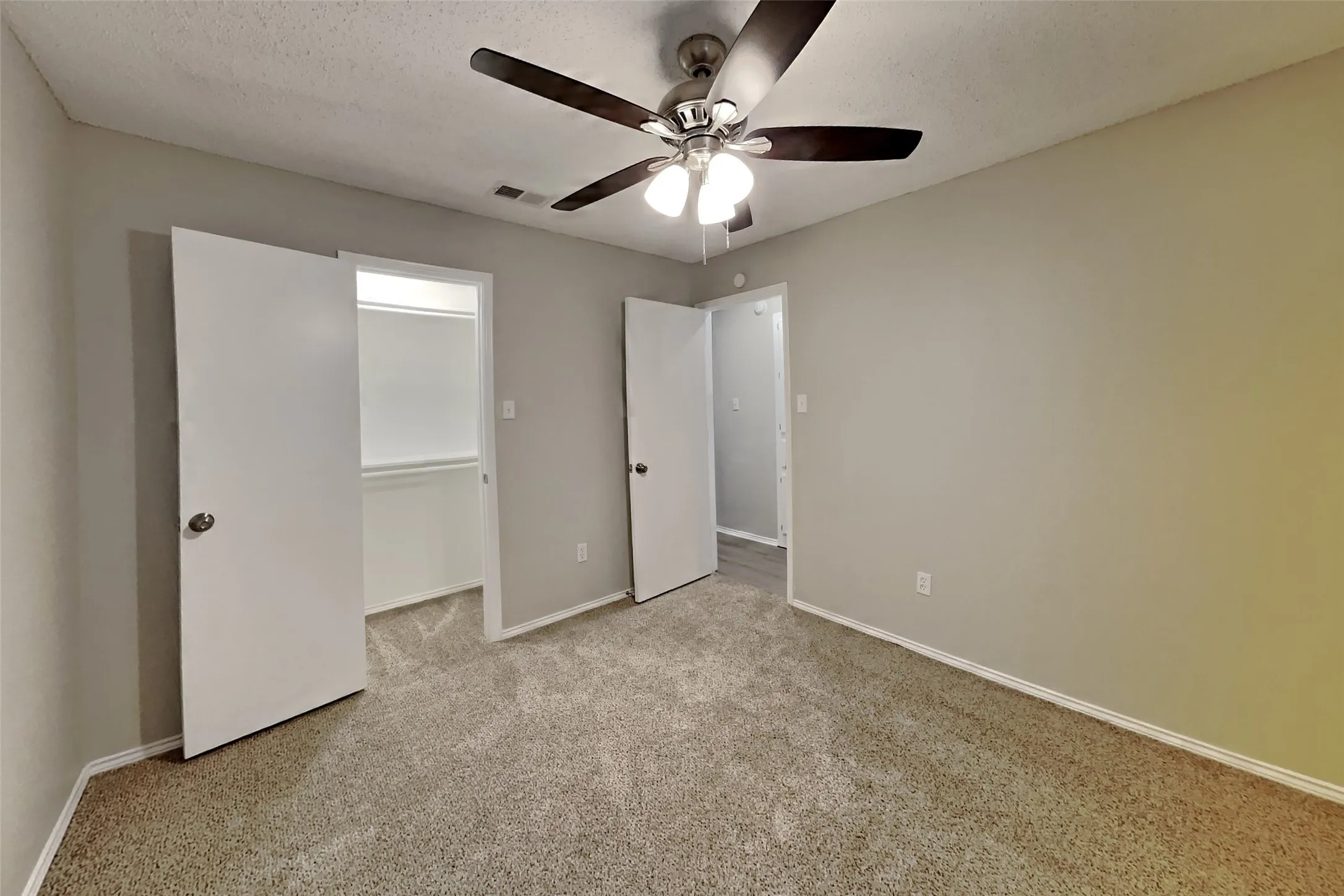 Single Family Residence For Rent in Tarrant County , 5515 Royal Meadow Lane, Arlington, Texas 76017, 3 Bedroom, 2 Bathroom, 2 Garage spaces, 2,146 Sqft, built in 1993, mls#21394554, Real Estate Agent in Arlington, Homes For Rent in Tarrant county, Homes For Rent in Arlington, Realtor in Arlington Texas, Real Estate Brokerage Independent Realty Texas, Luminita Cordes Realtor