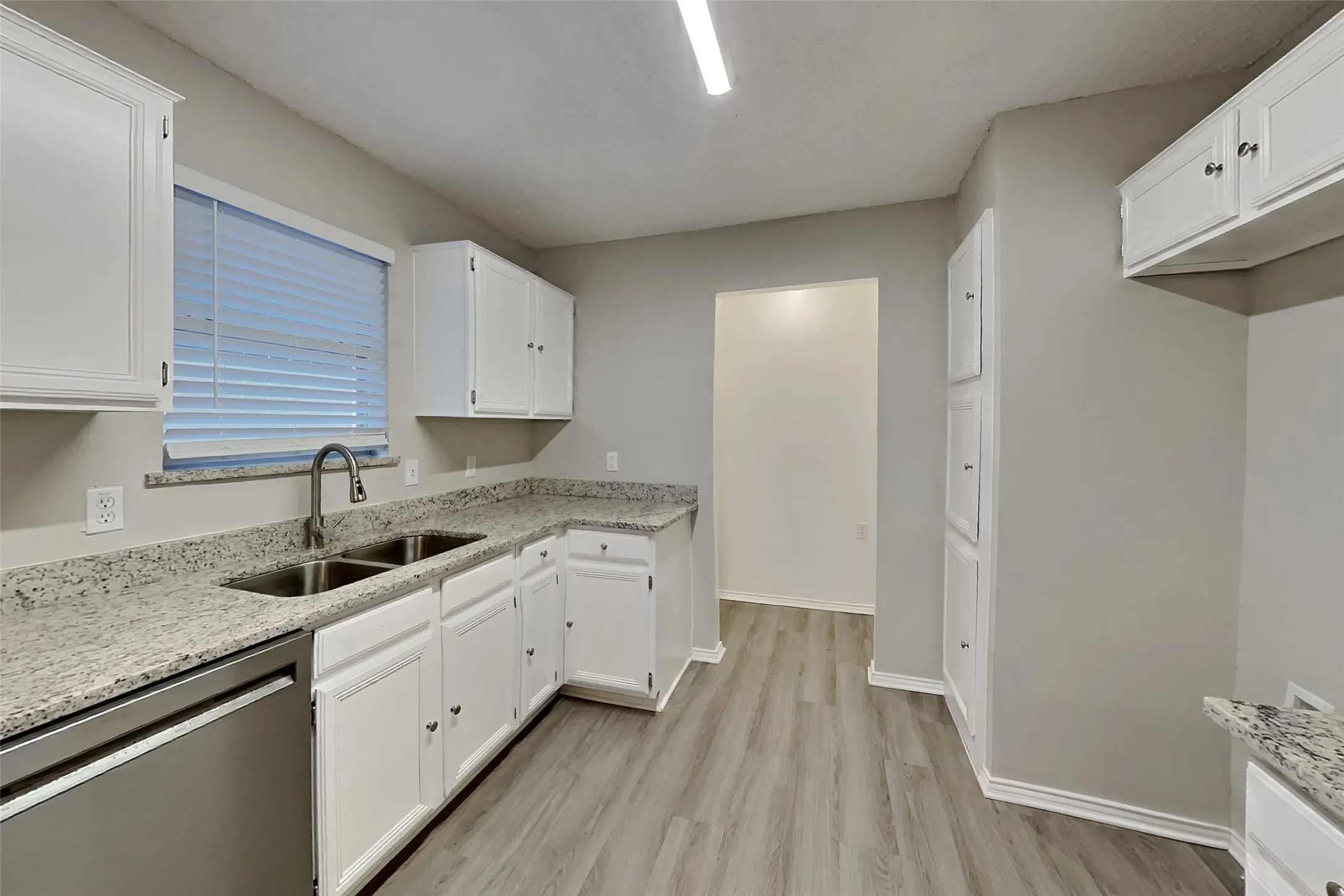 Single Family Residence For Rent in Tarrant County , 5515 Royal Meadow Lane, Arlington, Texas 76017, 3 Bedroom, 2 Bathroom, 2 Garage spaces, 2,146 Sqft, built in 1993, mls#21394554, Real Estate Agent in Arlington, Homes For Rent in Tarrant county, Homes For Rent in Arlington, Realtor in Arlington Texas, Real Estate Brokerage Independent Realty Texas, Luminita Cordes Realtor
