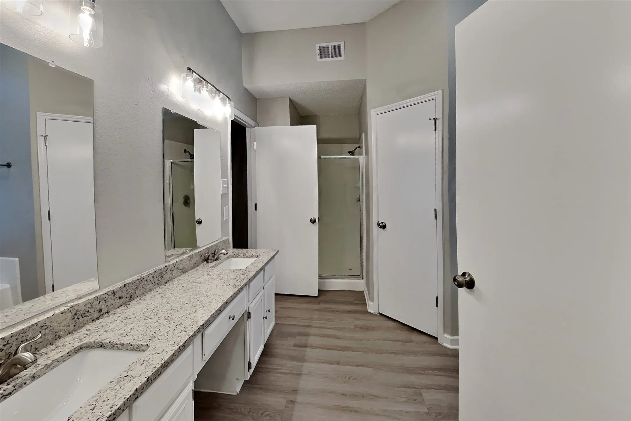 Single Family Residence For Rent in Tarrant County , 5515 Royal Meadow Lane, Arlington, Texas 76017, 3 Bedroom, 2 Bathroom, 2 Garage spaces, 2,146 Sqft, built in 1993, mls#21394554, Real Estate Agent in Arlington, Homes For Rent in Tarrant county, Homes For Rent in Arlington, Realtor in Arlington Texas, Real Estate Brokerage Independent Realty Texas, Luminita Cordes Realtor