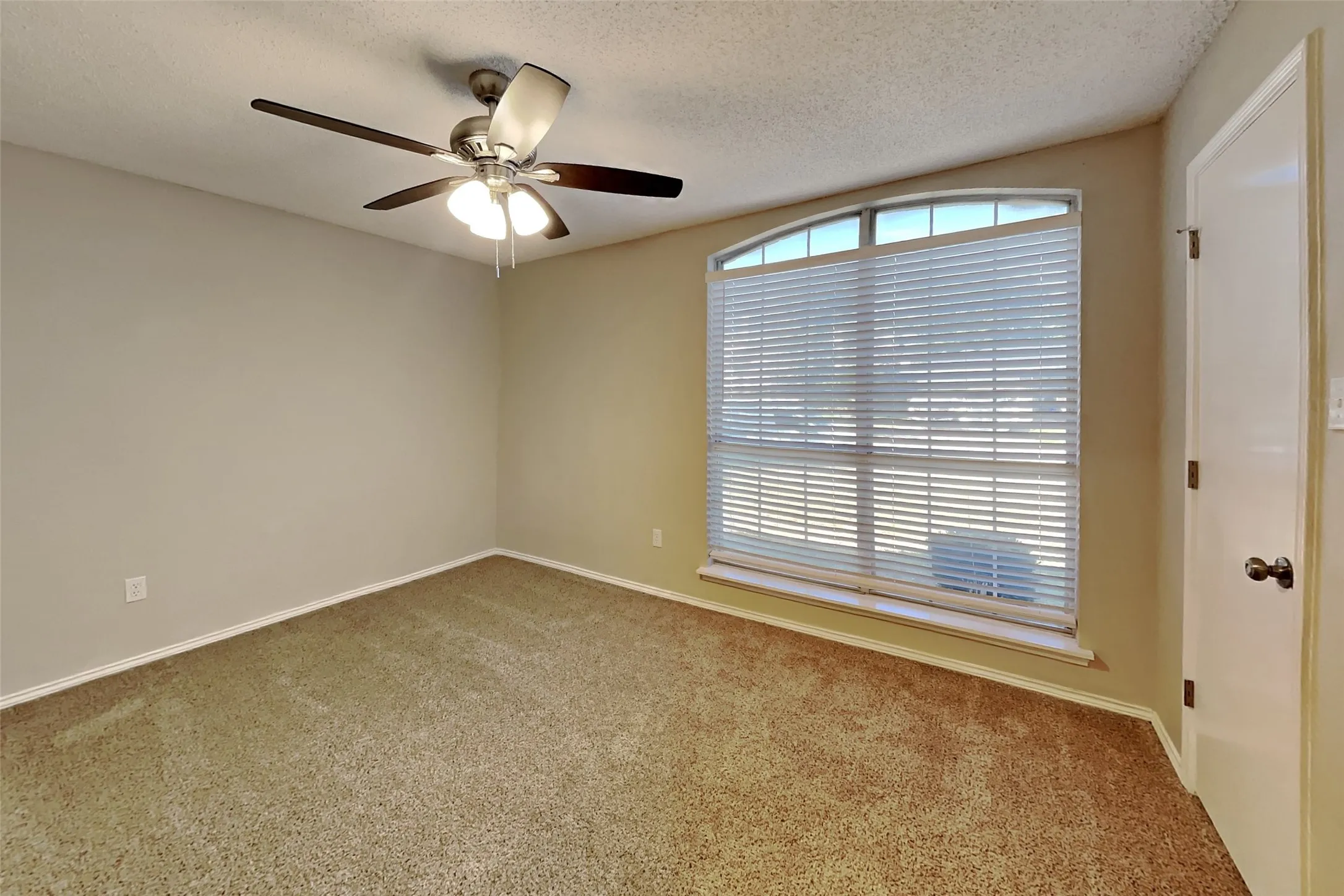 Single Family Residence For Rent in Tarrant County , 5515 Royal Meadow Lane, Arlington, Texas 76017, 3 Bedroom, 2 Bathroom, 2 Garage spaces, 2,146 Sqft, built in 1993, mls#21394554, Real Estate Agent in Arlington, Homes For Rent in Tarrant county, Homes For Rent in Arlington, Realtor in Arlington Texas, Real Estate Brokerage Independent Realty Texas, Luminita Cordes Realtor