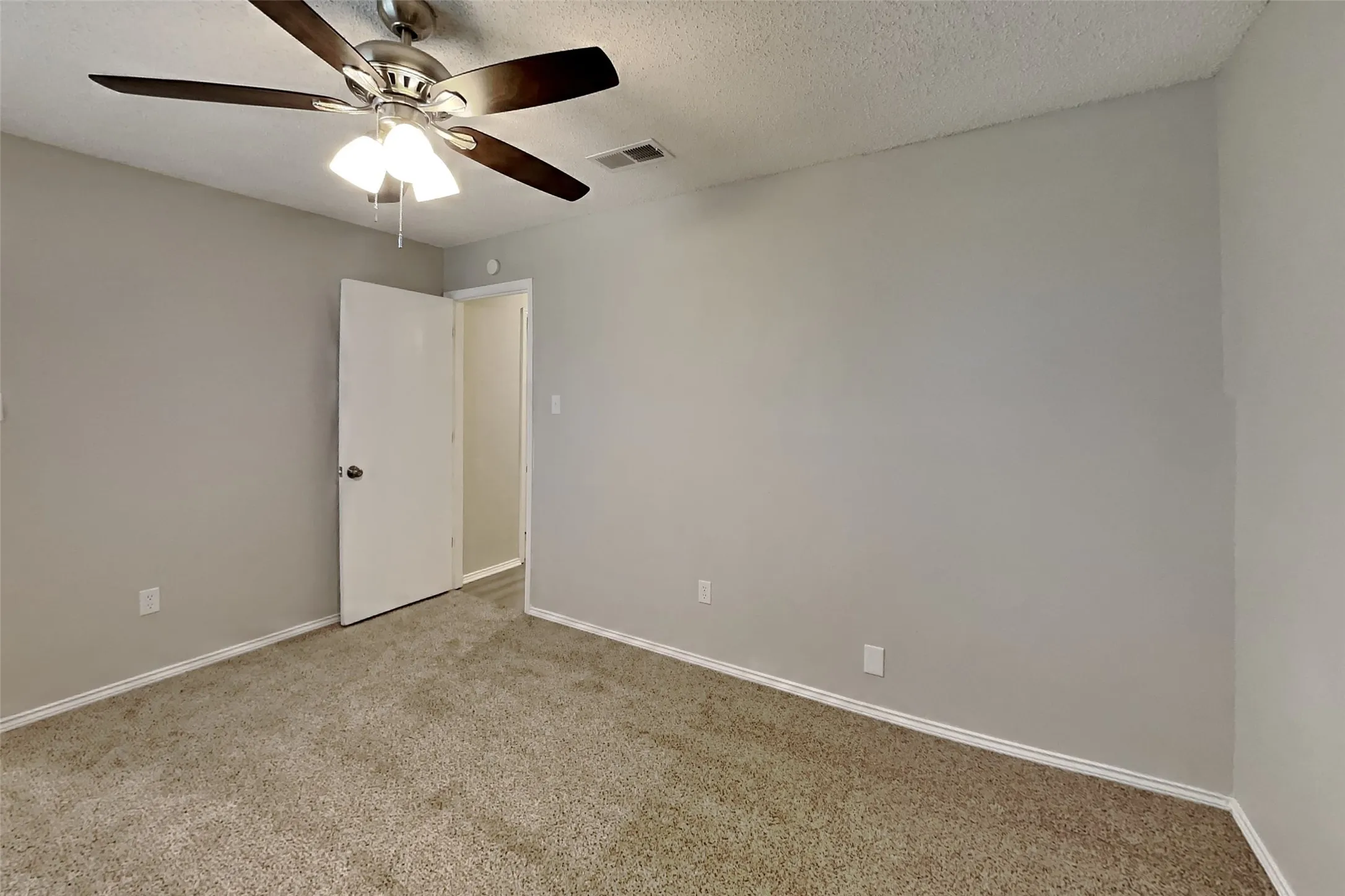 Single Family Residence For Rent in Tarrant County , 5515 Royal Meadow Lane, Arlington, Texas 76017, 3 Bedroom, 2 Bathroom, 2 Garage spaces, 2,146 Sqft, built in 1993, mls#21394554, Real Estate Agent in Arlington, Homes For Rent in Tarrant county, Homes For Rent in Arlington, Realtor in Arlington Texas, Real Estate Brokerage Independent Realty Texas, Luminita Cordes Realtor