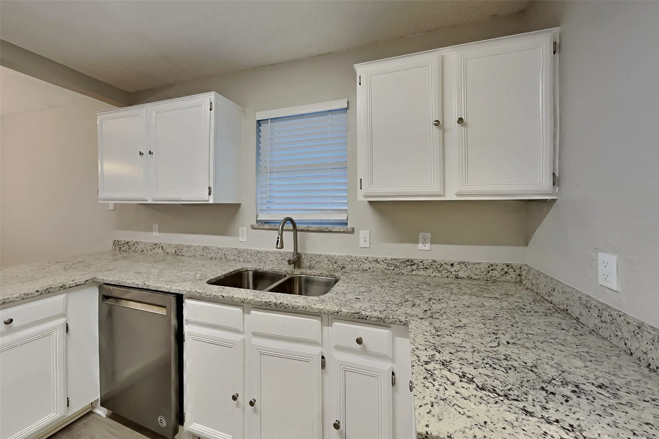 Single Family Residence For Rent in Tarrant County , 5515 Royal Meadow Lane, Arlington, Texas 76017, 3 Bedroom, 2 Bathroom, 2 Garage spaces, 2,146 Sqft, built in 1993, mls#21394554, Real Estate Agent in Arlington, Homes For Rent in Tarrant county, Homes For Rent in Arlington, Realtor in Arlington Texas, Real Estate Brokerage Independent Realty Texas, Luminita Cordes Realtor
