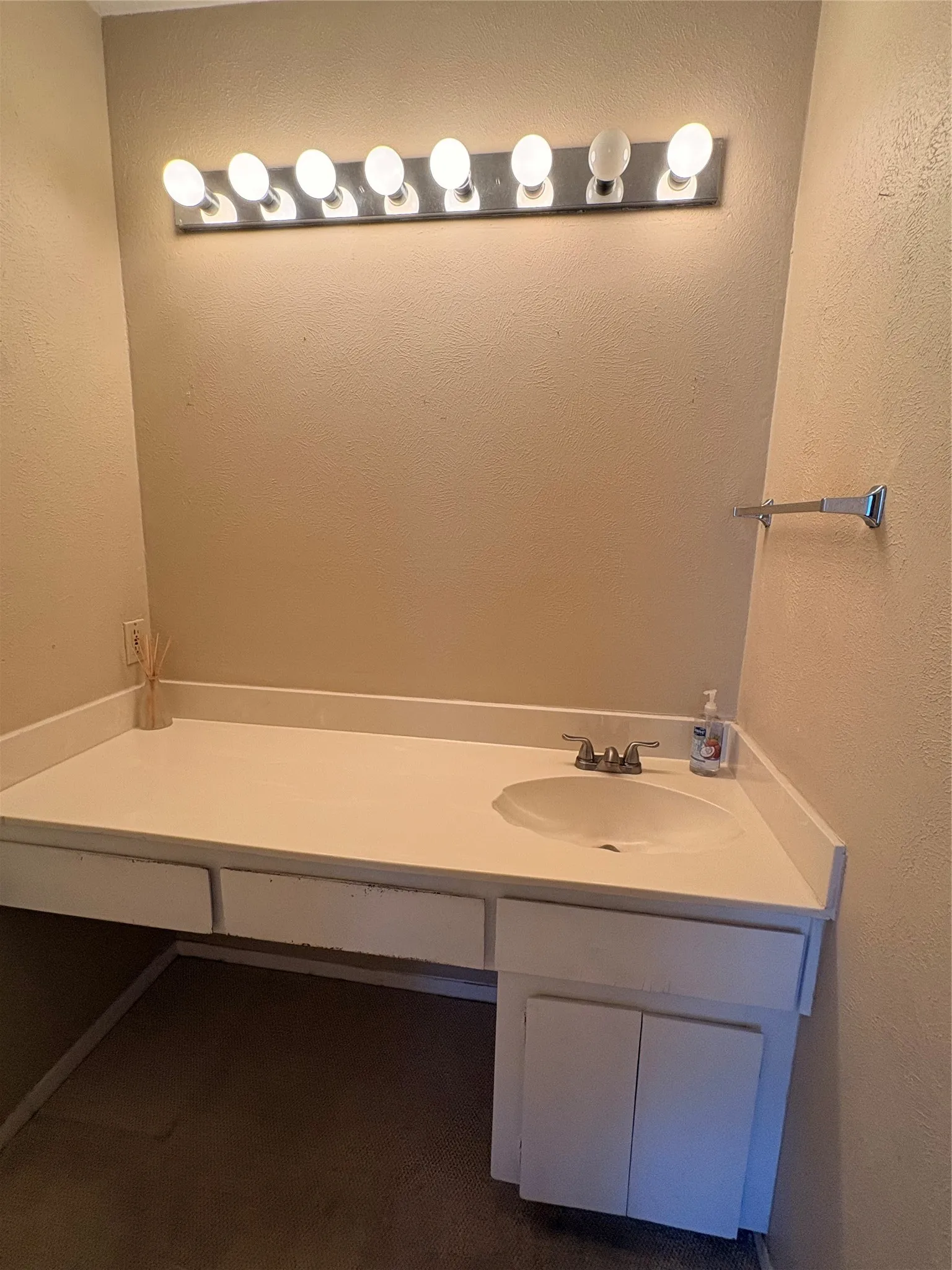 Townhouse For Sale in Dallas County , 10727 Sandpiper Lane 22, Dallas, Texas 75230, 2 Bedroom, 2 Bathroom, Garage spaces, 1,450 Sqft, built in 1972, mls#21384316, Real Estate Agent in Dallas, Homes For Sale in Dallas county, Homes For Sale in Dallas, Realtor in Dallas Texas, Real Estate Brokerage Independent Realty Texas, Luminita Cordes Realtor