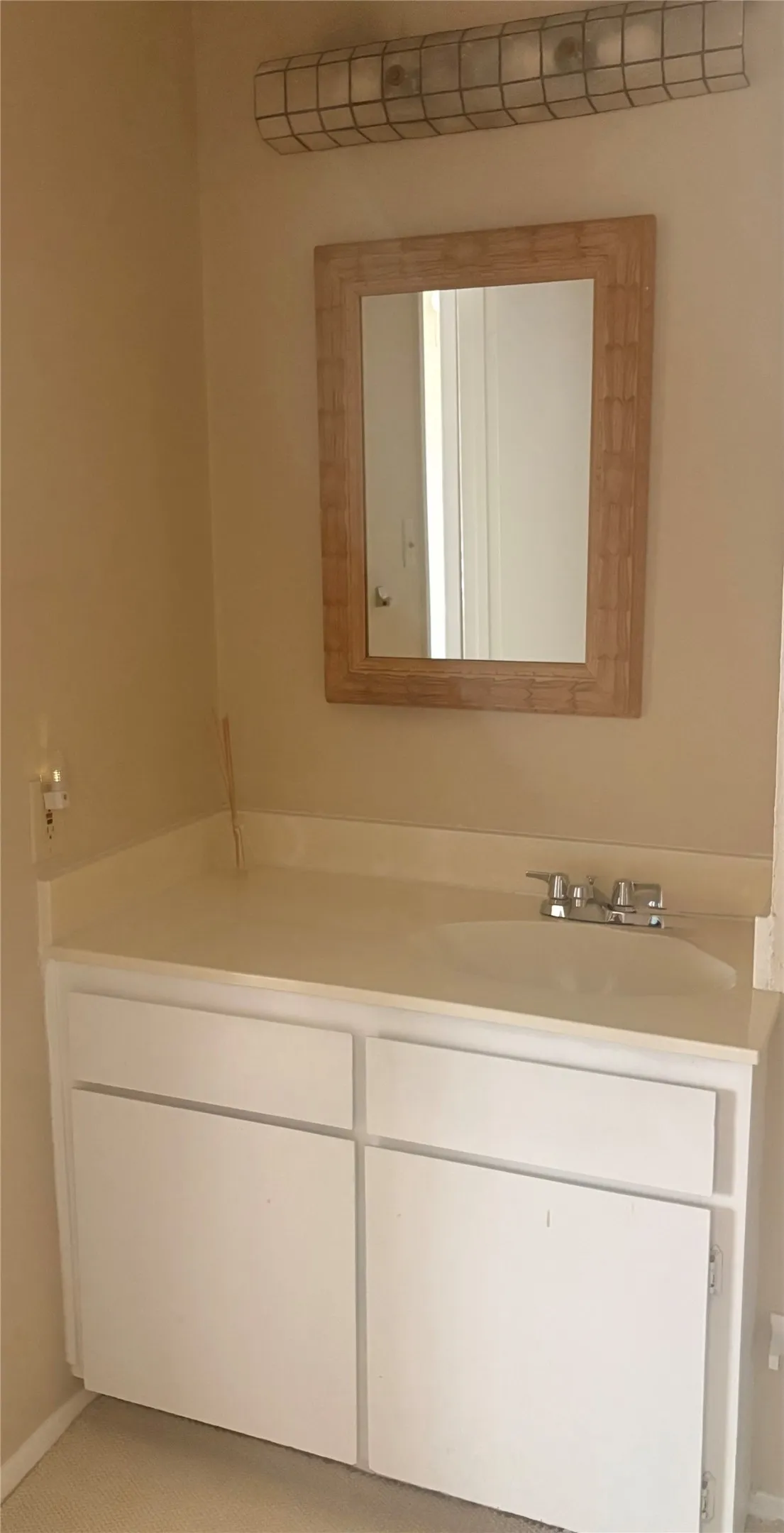 Townhouse For Sale in Dallas County , 10727 Sandpiper Lane 22, Dallas, Texas 75230, 2 Bedroom, 2 Bathroom, Garage spaces, 1,450 Sqft, built in 1972, mls#21384316, Real Estate Agent in Dallas, Homes For Sale in Dallas county, Homes For Sale in Dallas, Realtor in Dallas Texas, Real Estate Brokerage Independent Realty Texas, Luminita Cordes Realtor