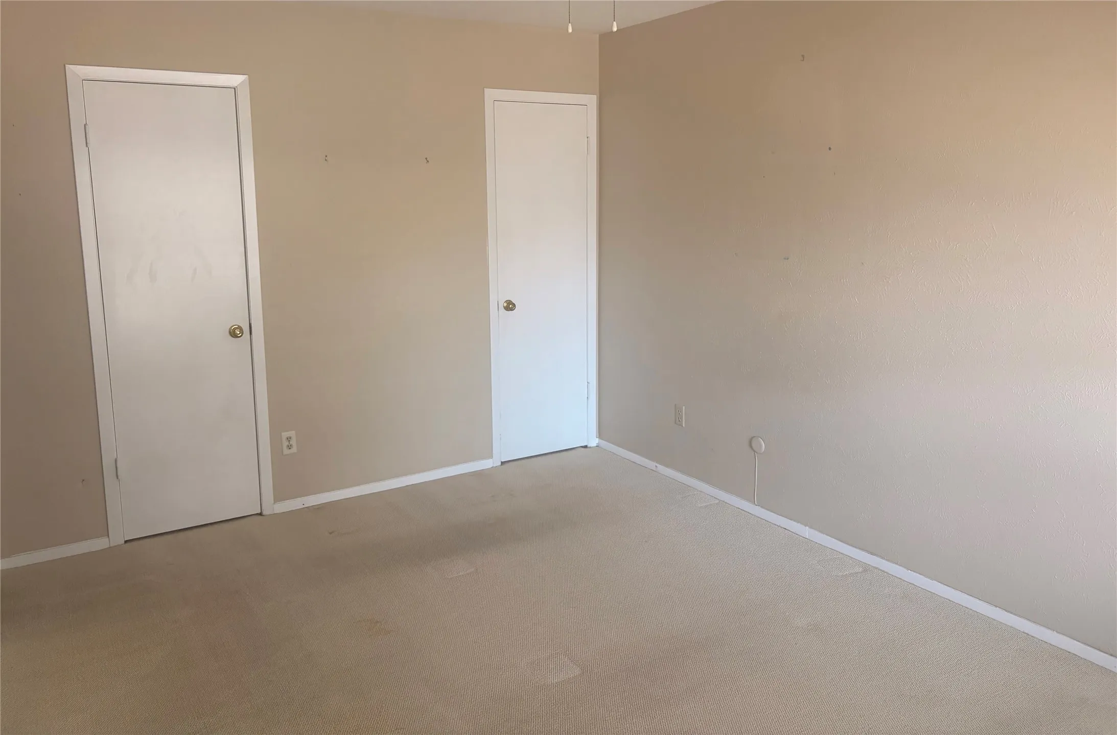 Townhouse For Sale in Dallas County , 10727 Sandpiper Lane 22, Dallas, Texas 75230, 2 Bedroom, 2 Bathroom, Garage spaces, 1,450 Sqft, built in 1972, mls#21384316, Real Estate Agent in Dallas, Homes For Sale in Dallas county, Homes For Sale in Dallas, Realtor in Dallas Texas, Real Estate Brokerage Independent Realty Texas, Luminita Cordes Realtor