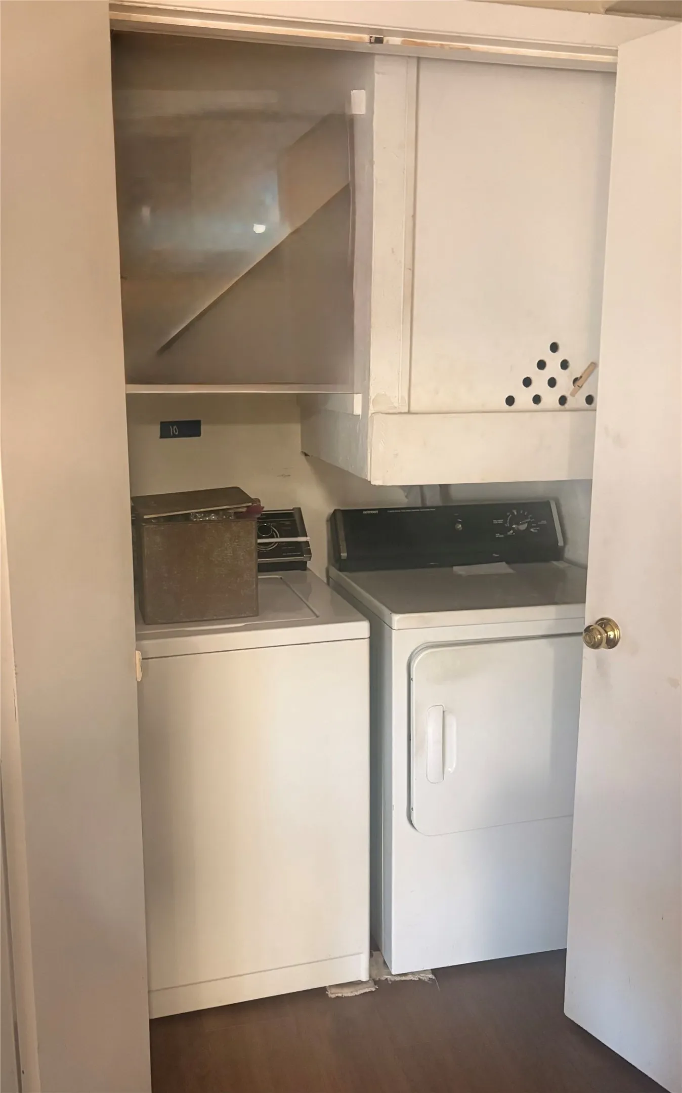 Townhouse For Sale in Dallas County , 10727 Sandpiper Lane 22, Dallas, Texas 75230, 2 Bedroom, 2 Bathroom, Garage spaces, 1,450 Sqft, built in 1972, mls#21384316, Real Estate Agent in Dallas, Homes For Sale in Dallas county, Homes For Sale in Dallas, Realtor in Dallas Texas, Real Estate Brokerage Independent Realty Texas, Luminita Cordes Realtor