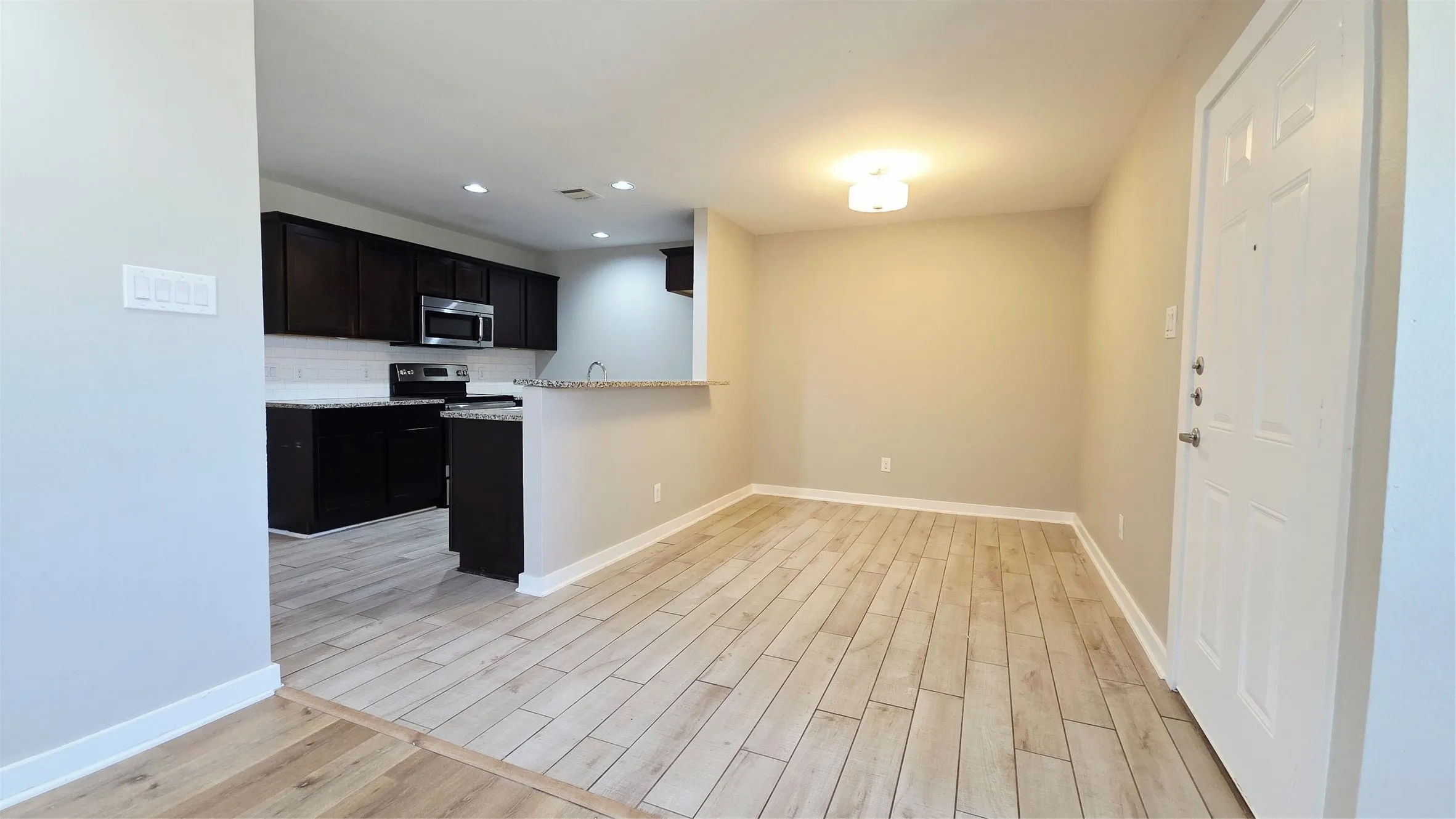 Duplex For Rent in Grayson County , 523 Wood Drive, Gunter, Texas 75058, 3 Bedroom, 2 Bathroom, 1 Garage spaces, 1,293 Sqft, built in 2017, mls#21394552, Real Estate Agent in Gunter, Homes For Rent in Grayson county, Homes For Rent in Gunter, Realtor in Gunter Texas, Real Estate Brokerage Independent Realty Texas, Luminita Cordes Realtor