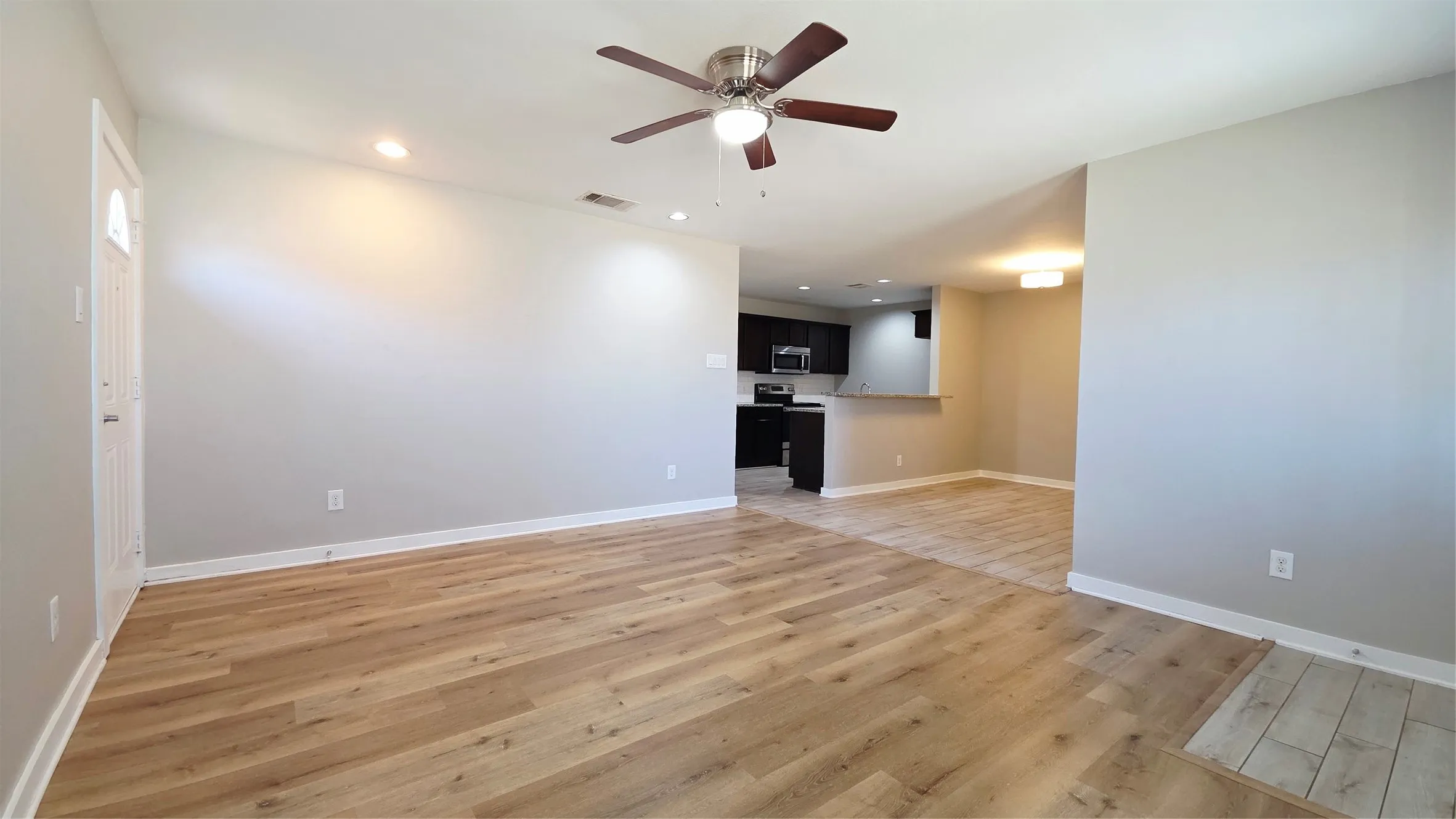 Duplex For Rent in Grayson County , 523 Wood Drive, Gunter, Texas 75058, 3 Bedroom, 2 Bathroom, 1 Garage spaces, 1,293 Sqft, built in 2017, mls#21394552, Real Estate Agent in Gunter, Homes For Rent in Grayson county, Homes For Rent in Gunter, Realtor in Gunter Texas, Real Estate Brokerage Independent Realty Texas, Luminita Cordes Realtor